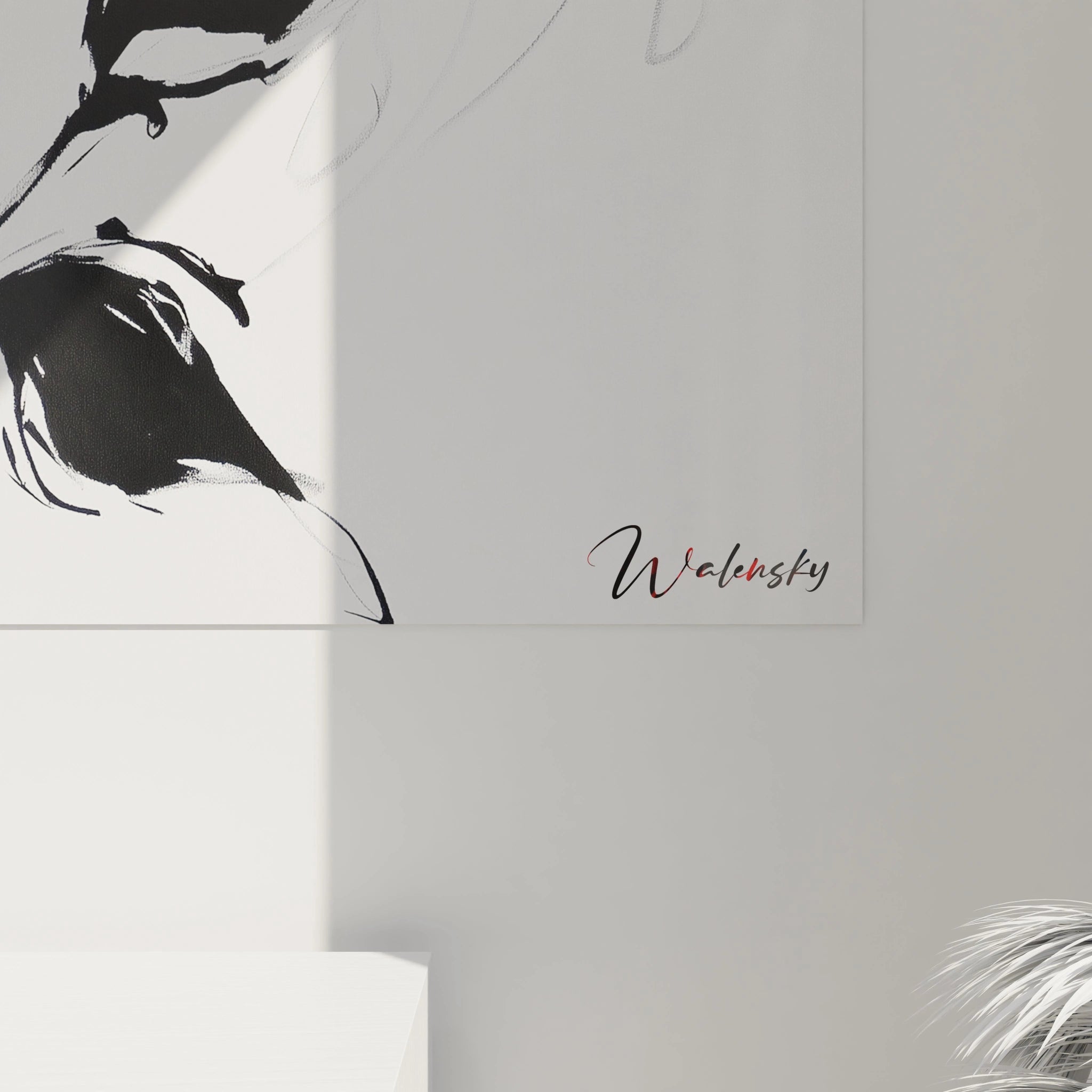 Un tableau rose nature figurant une rose rouge aux contours noirs esquissĂ©s sur un fond blanc. Des taches dâencre et des lignes expressives crĂ©ent une impression de mouvement et de spontanĂ©itĂ©.