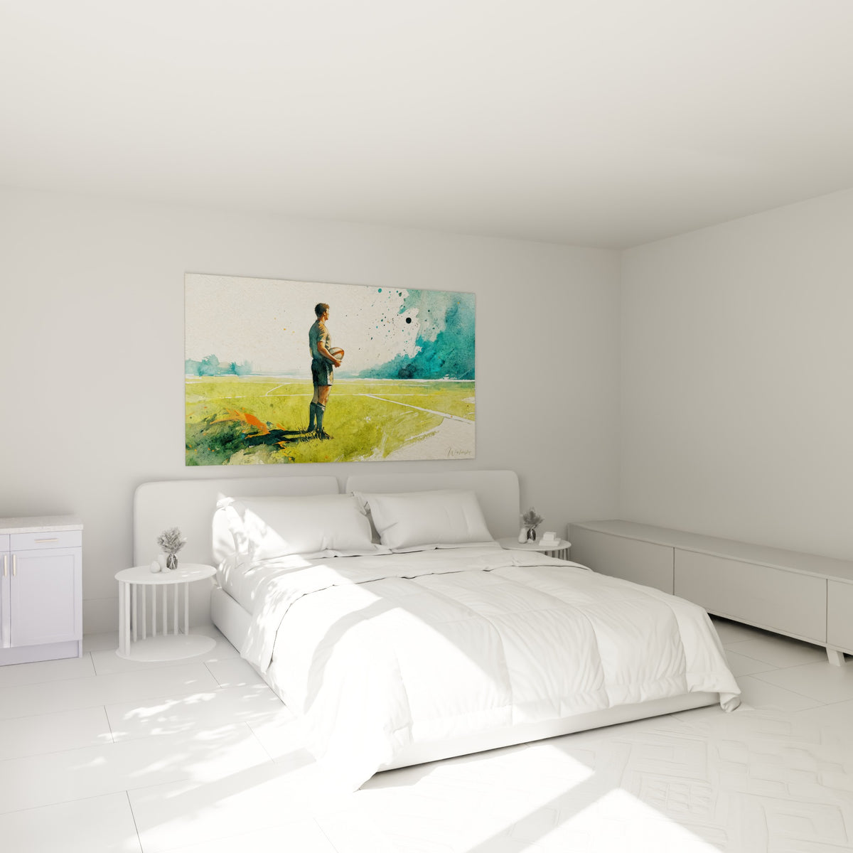 Silhouette d'un rugbyman contemplant l'horizon vert et bleu, accrochée au-dessus d'un lit dans une chambre claire