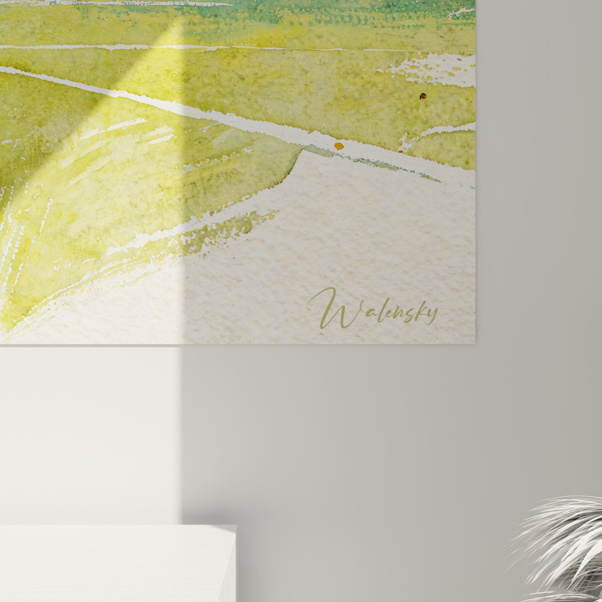 Détail des touches d'aquarelle orangé rouille et vert mousse mêlées aux coulures bleutées du ciel orageux