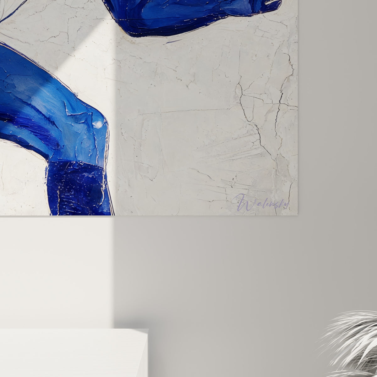 Empâtements épais en bleu marine et doré, craquelures blanches visibles de près sur la toile du joueur