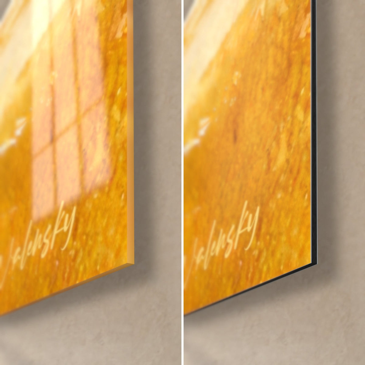 Tableau joueurs de rugby en plaquage, coin bas droit : verre acrylique brillant aux reflets et alu Dibond noir mat, tranche de 3 mm, signature dorée