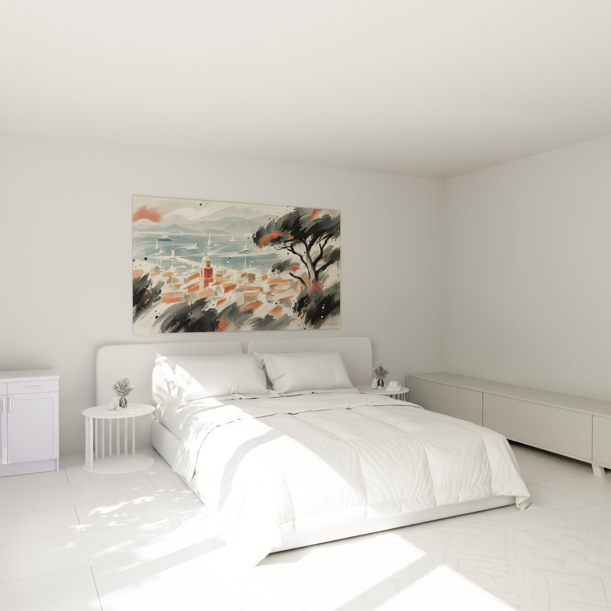 Quadro villaggio provenzale con tetti terracotta e pino in ombra sulla baia, grigio azzurro, sopra un divano in un soggiorno luminoso