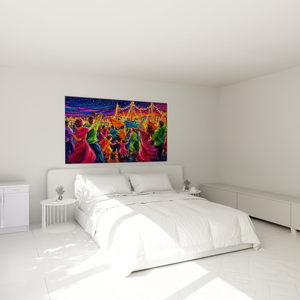 Farandole colorée aux teintes orange et turquoise de Saint-Tropez au-dessus d'un lit dans une chambre claire