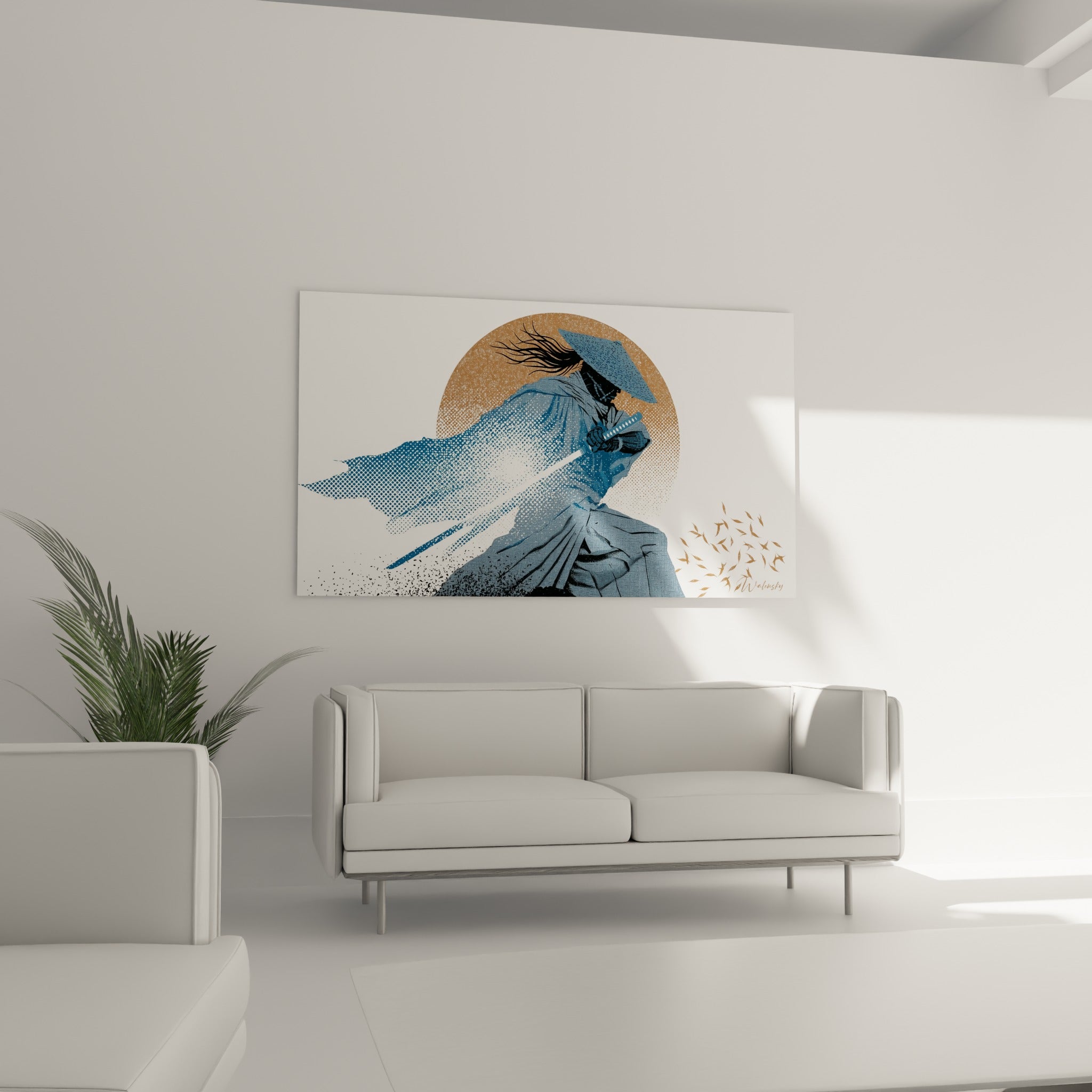 Sabre blanc tranchant et cape bleu marine du Samouraï, suspendu au-dessus d'un canapé dans un salon lumineux.