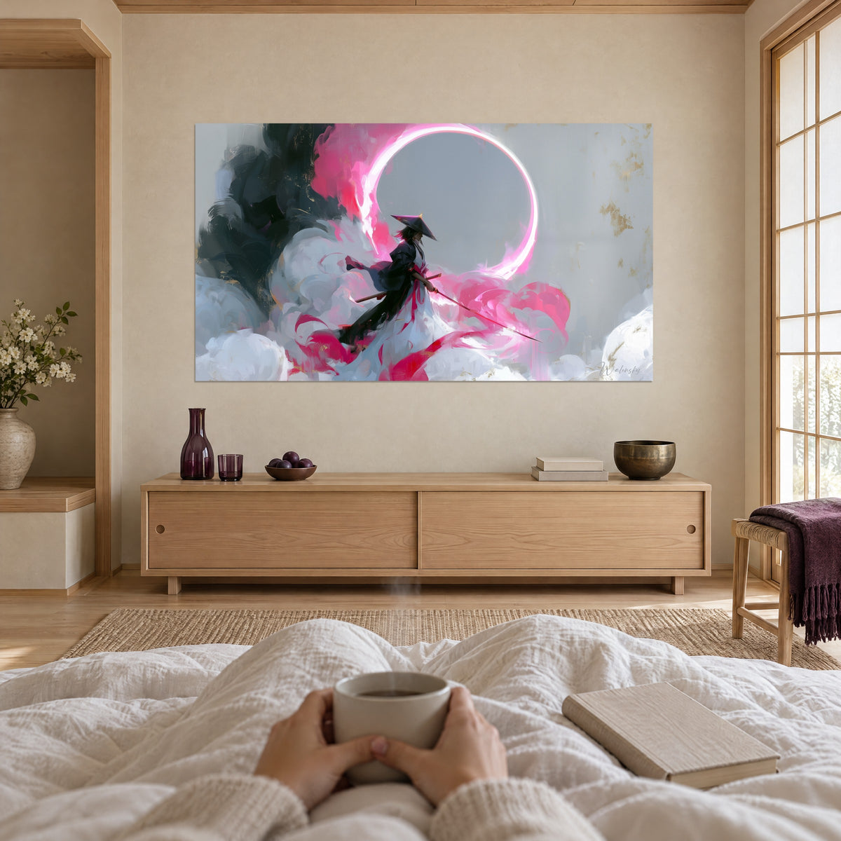 Cuadro de una hoja roja alzada contra un círculo rosa fluorescente, remolinos gris perla y negro, sobre una cama en un dormitorio claro