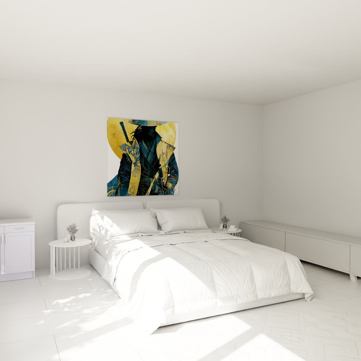 Samouraï anthracite et doré au chapeau conique accroché au-dessus d'un lit dans une chambre claire