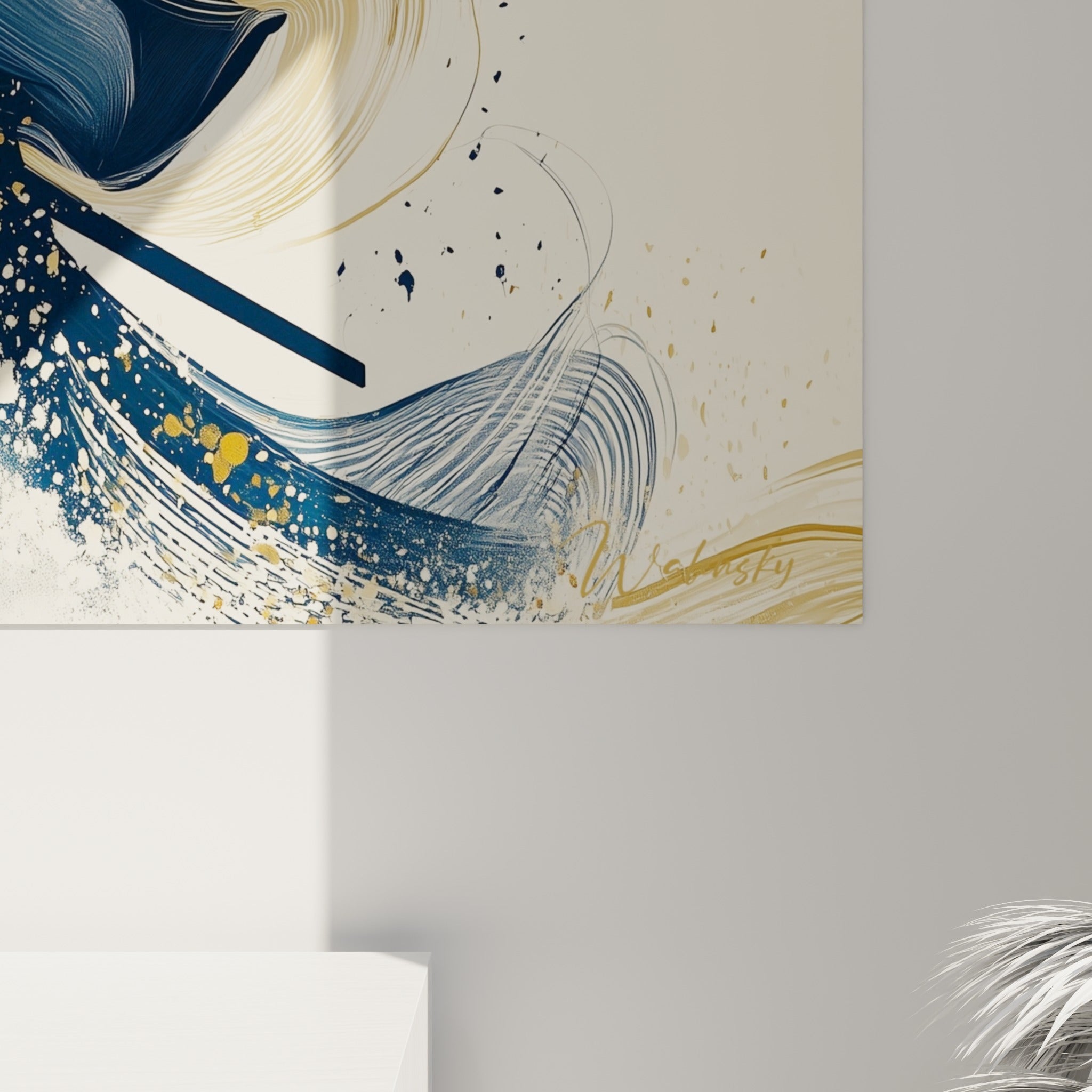 Grain et coulures dorées se mêlant au bleu marine profond du manteau du samouraï, matière aquarelle visible de près
