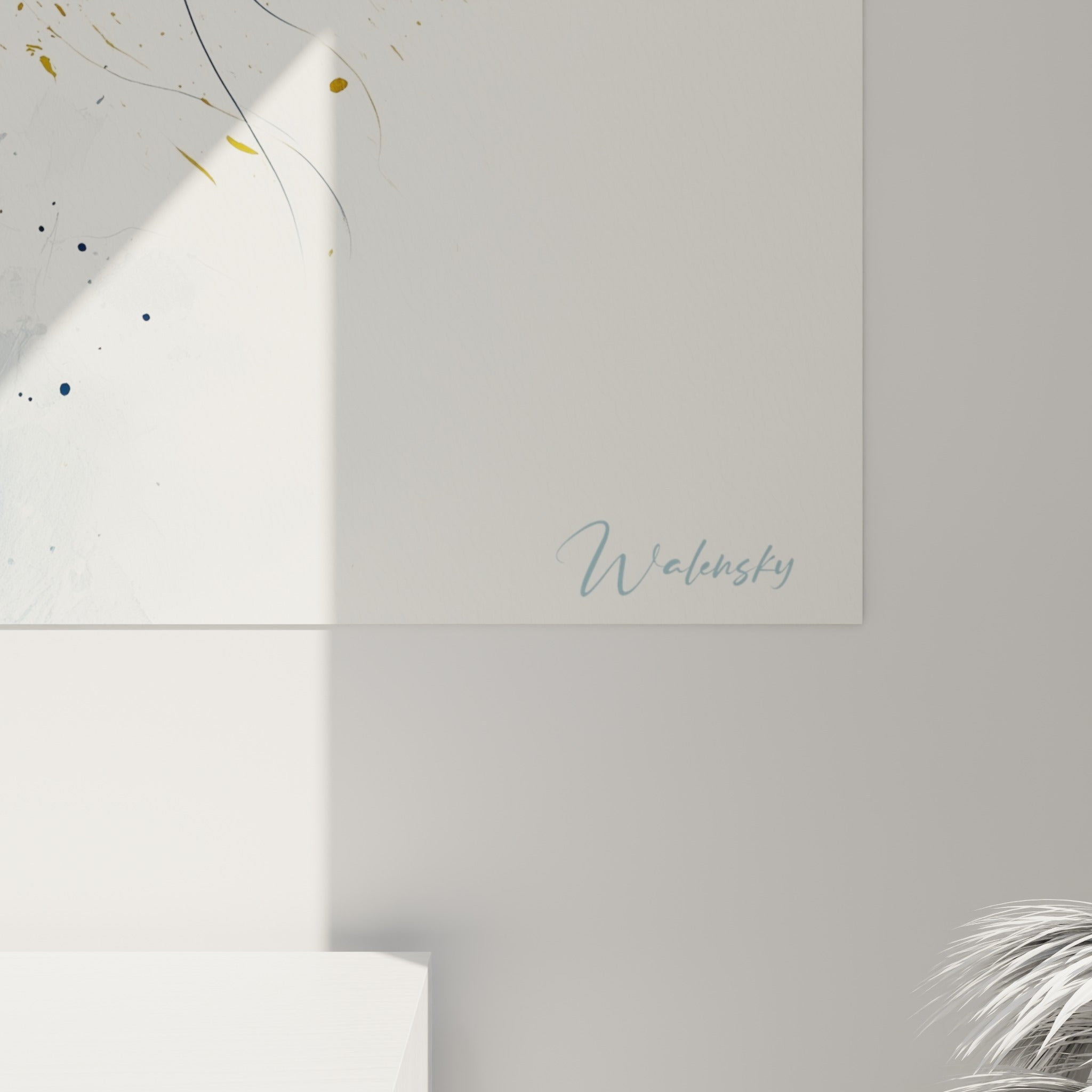 Détail des éclaboussures dorées et bleu marine sur la toile, texture d'encre et grain visible du samouraï
