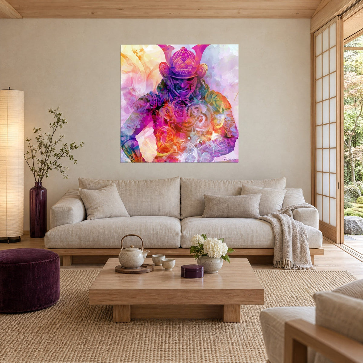 Schilderij van een gepantserde krijger met magenta gehoornde helm, oranje en paarse rook, boven een bank in een lichte woonkamer