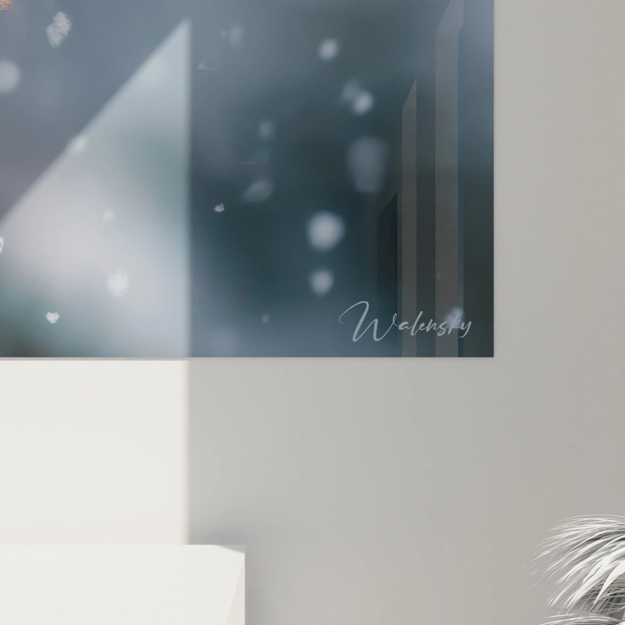 Tableau mural Walensky aux tons bleus et flou neigeux, reflets de lumière, tableau sapin hivernal aiguille cristallisée