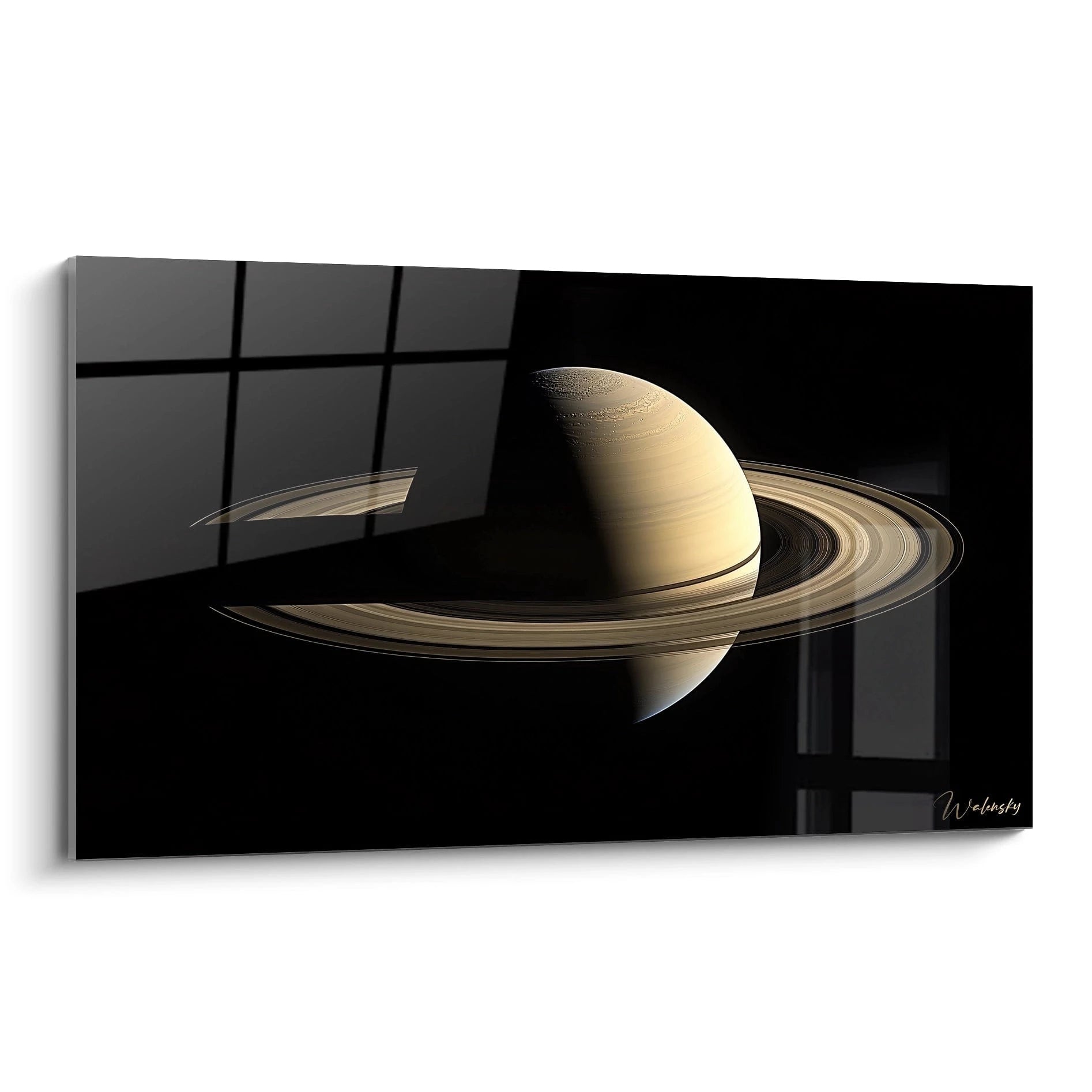 Un tableau espace illustrant Saturne avec ses anneaux dĂ©taillĂ©s, contrastant entre des tons dorĂ©s, beiges et noirs, sur un fond sombre. Lâimage prĂ©sente des textures lisses et des ombres marquĂ©es.