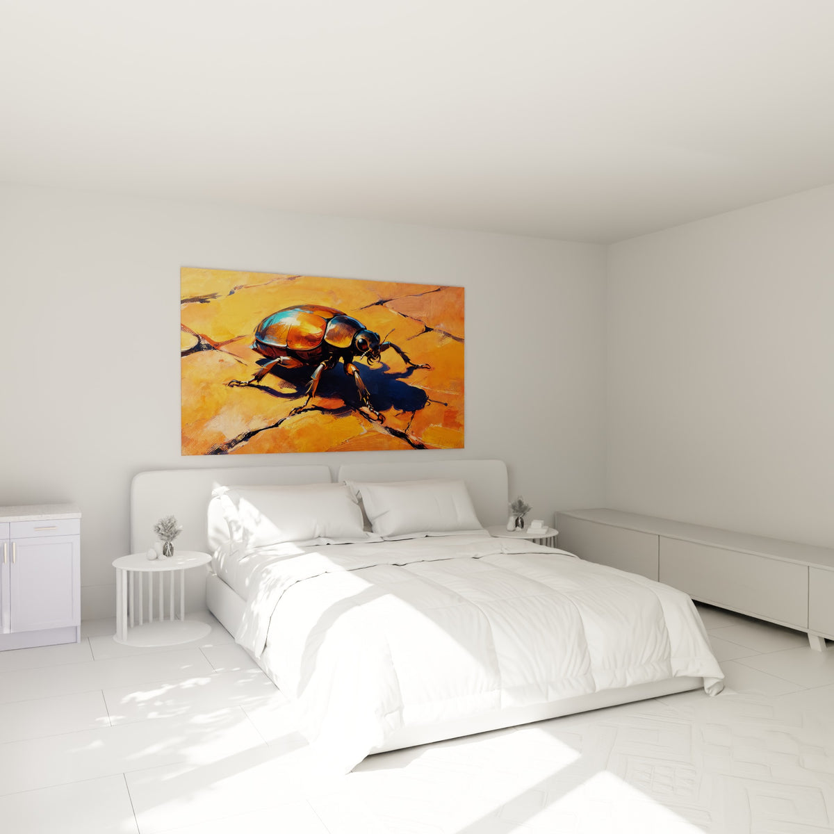 Insecte doré à carapace anthracite peint au-dessus d'un lit dans une chambre claire