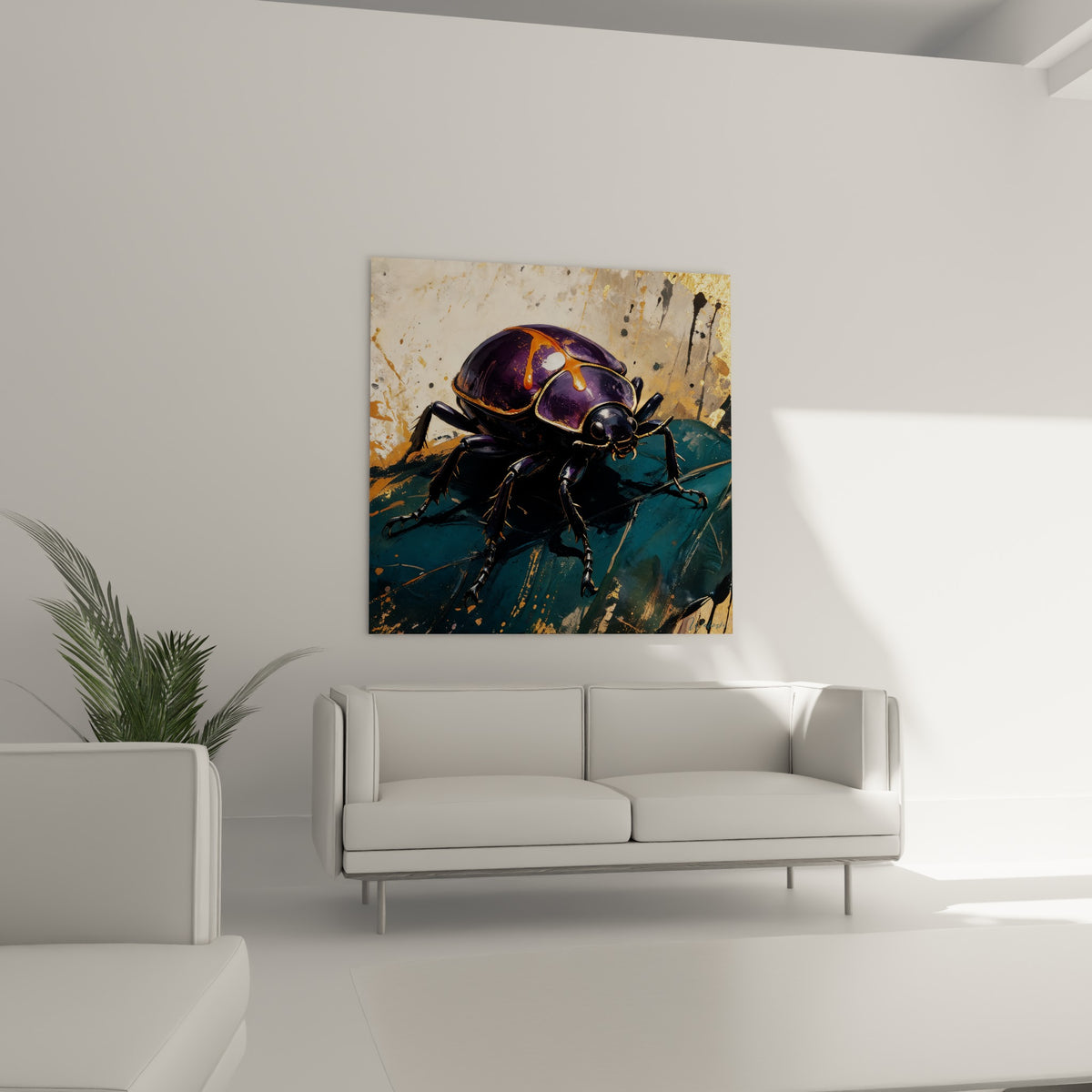 Insecte doré et anthracite au regard perçant, accroché au-dessus d'un canapé dans un salon lumineux