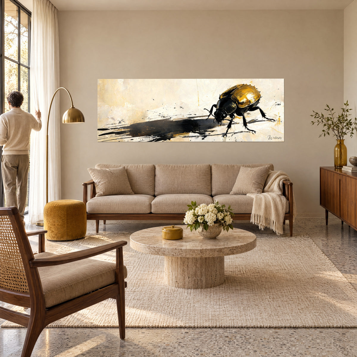 Insecte doré à carapace brillante et pattes noires, tableau Scarabé au-dessus d'un lit dans une chambre claire
