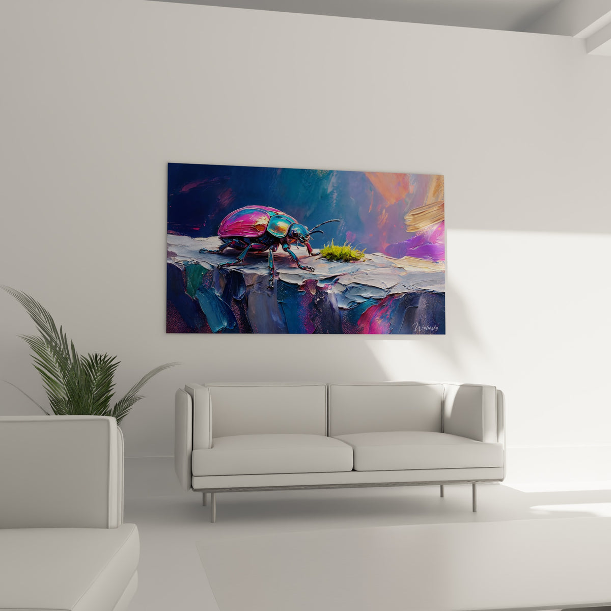 Carapace brillante rose magenta et bleu profond d'un scarabé peint, au-dessus d'un canapé dans un salon lumineux