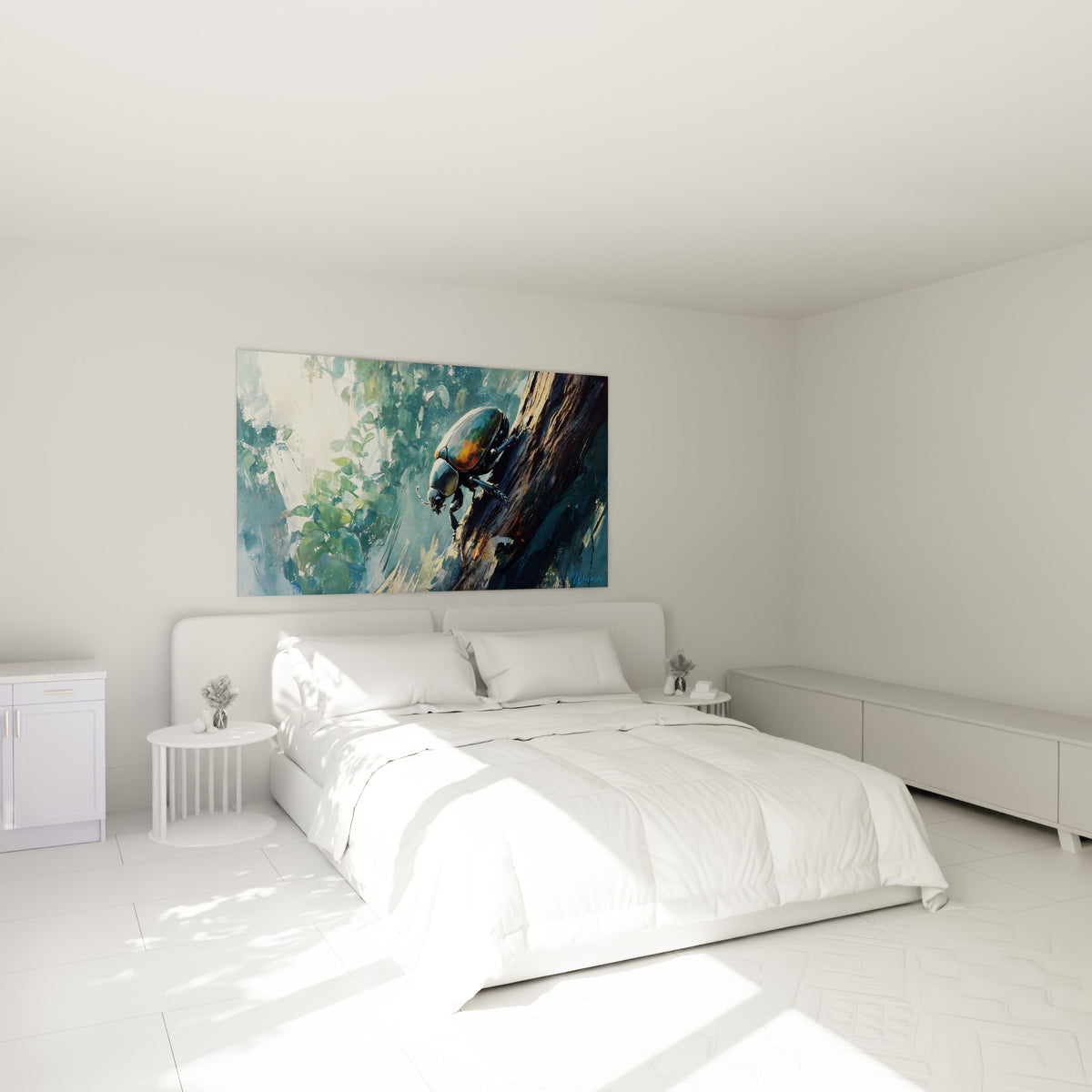 Insecte doré et anthracite escaladant une écorce, tableau Scarabé au-dessus d'un lit dans une chambre claire