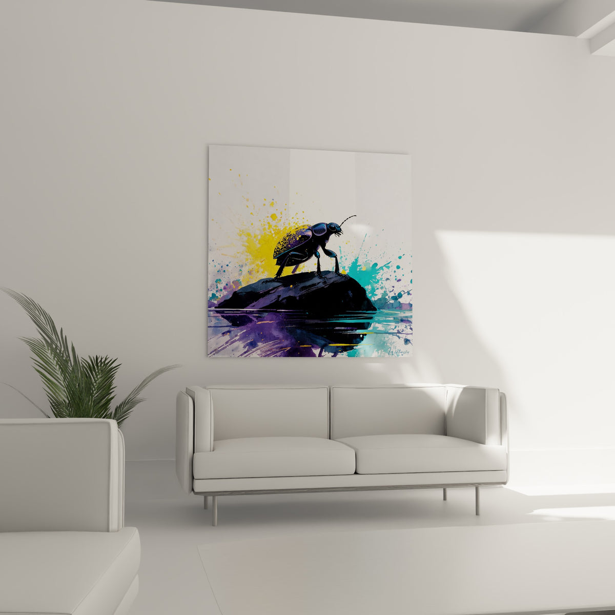 Silhouette de scarabé aux pattes fines posée sur un rocher noir, teintes turquoise et dorées, au-dessus d'un canapé dans un salon lumineux