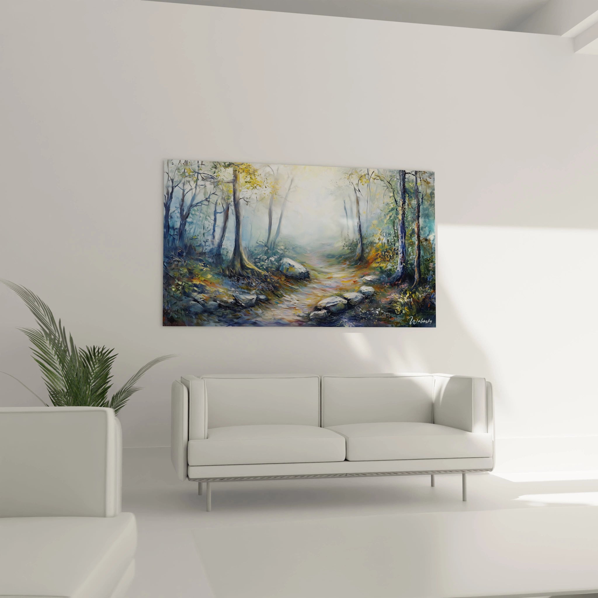 Un tableau forêt montrant une perspective centrale d'un sentier sinueux traversant un sous-bois mystérieux, avec des contrastes entre zones d'ombre bleutées et percée lumineuse centrale, des rochers blancs texturés et des feuillages aux teintes automnales.