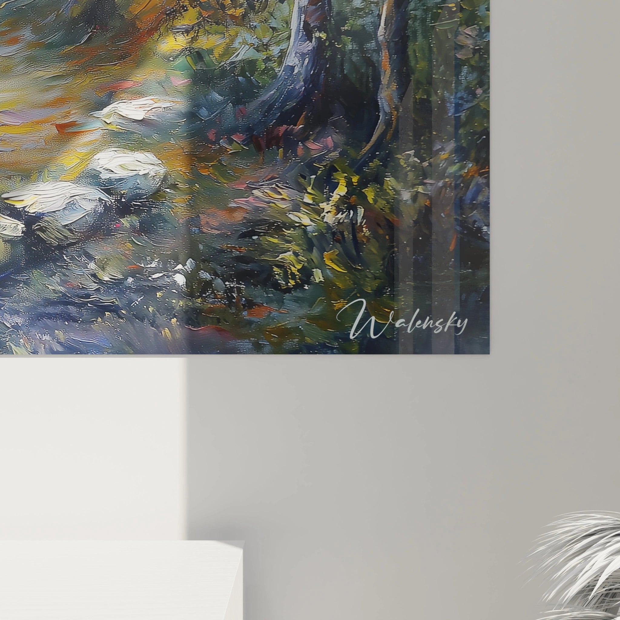 Un tableau forêt capturant l'atmosphère éthérée d'un chemin forestier dans la brume, avec une composition symétrique d'arbres encadrant un sentier pierreux, des teintes bleutées dominantes rehaussées de touches dorées sur les feuillages, et des empâtements créant du relief au premier plan.