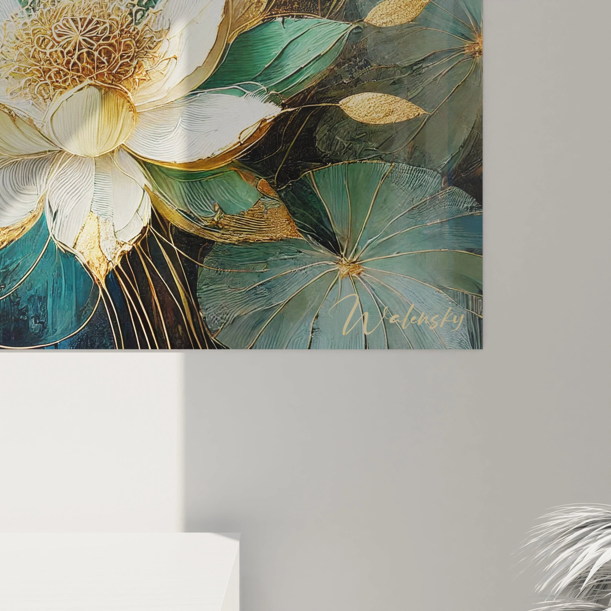 Vue rapprochée du tableau Nénuphare revelant la texture epaisse des fleurs et le soyeux des petales dorees. Une oeuvre vibrante qui emane purete et delicatesse aquatique