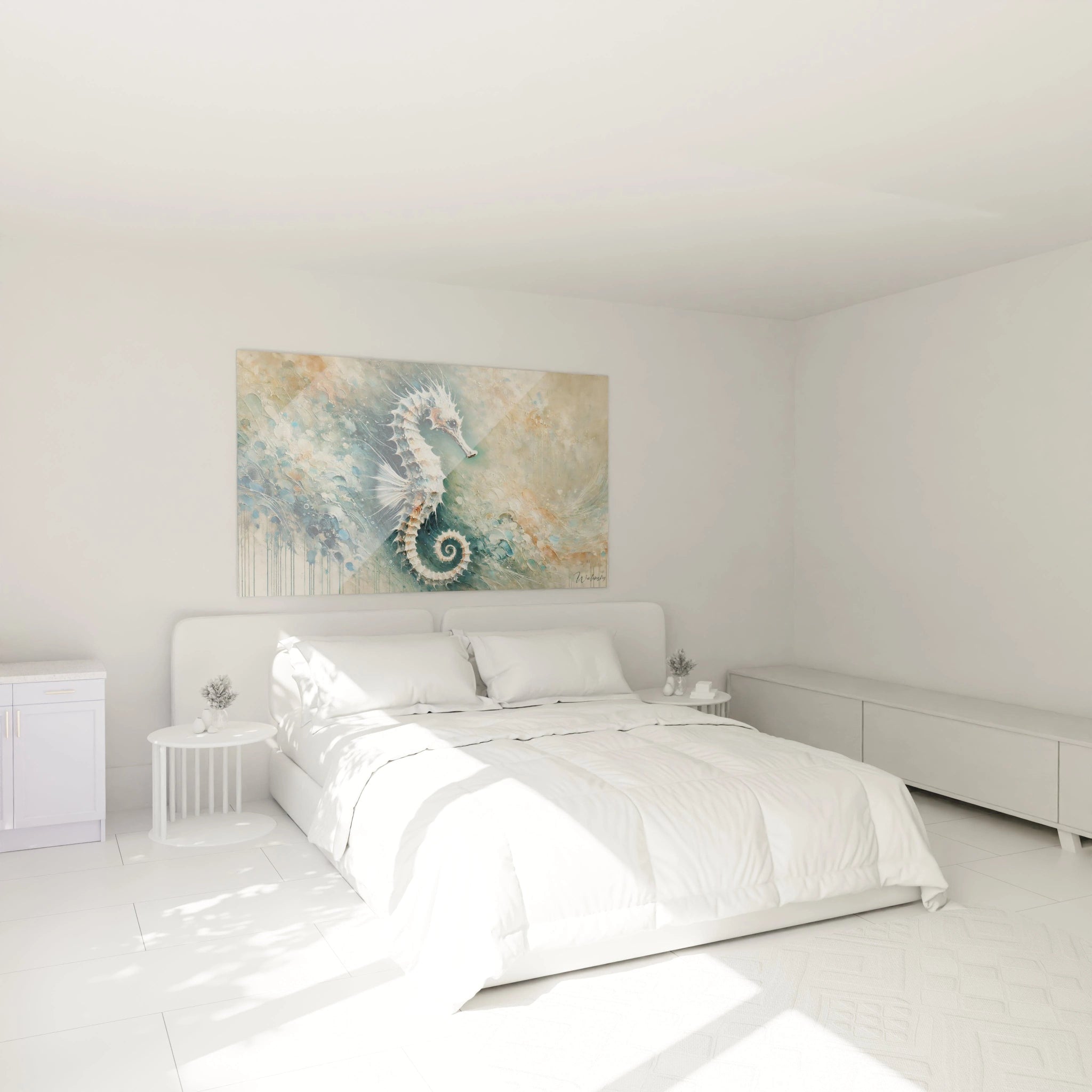 Le tableau hippocampe au dessus du lit cree une ambiance serene avec ses tons de beige et bleu. Parfait pour une chambre qui invite a l'evasion vers les profondeurs marines.