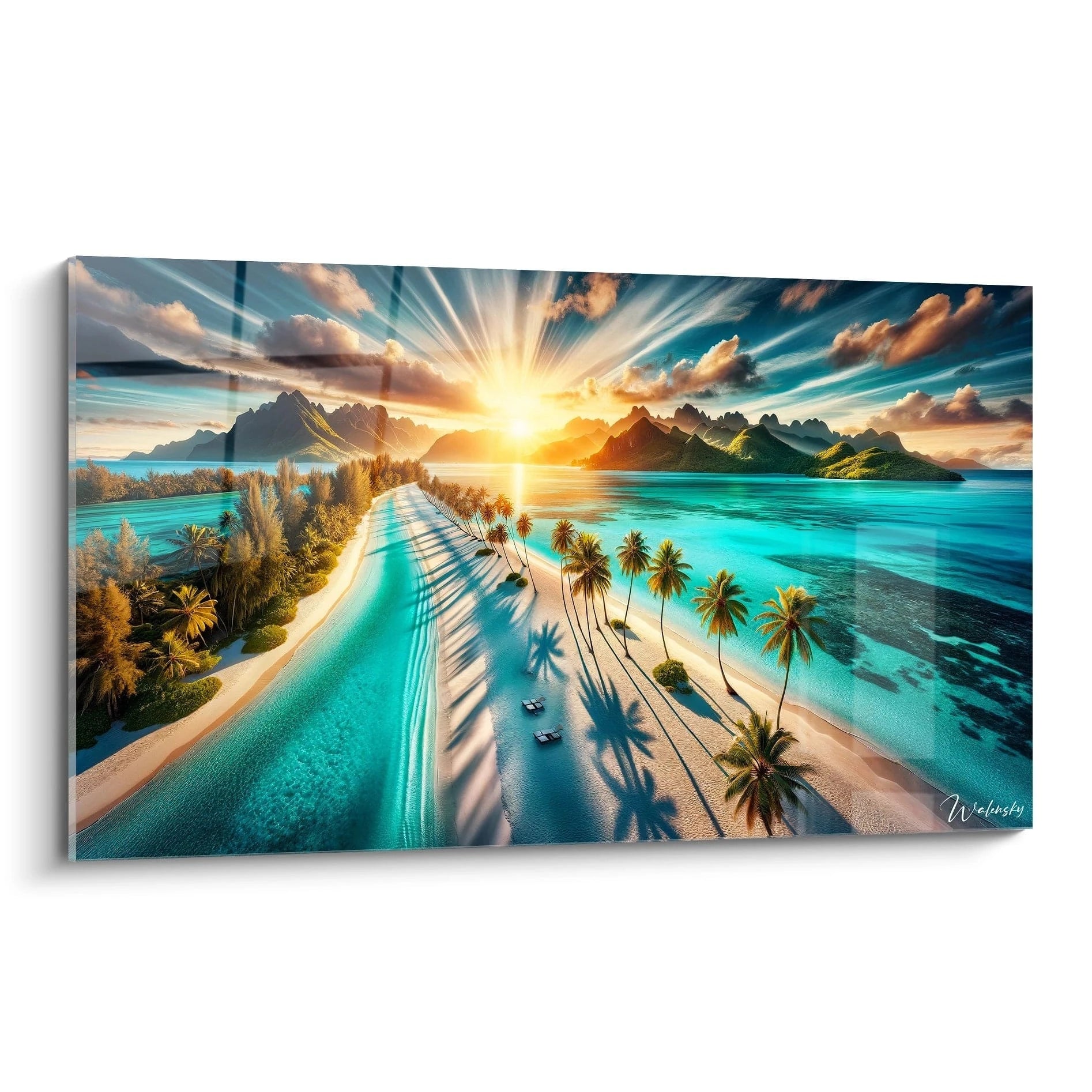 Tableau paysage représentant une plage bordée de palmiers, mer turquoise, îles montagneuses à l’horizon et ciel éclairé par un soleil bas avec rayons diffus.