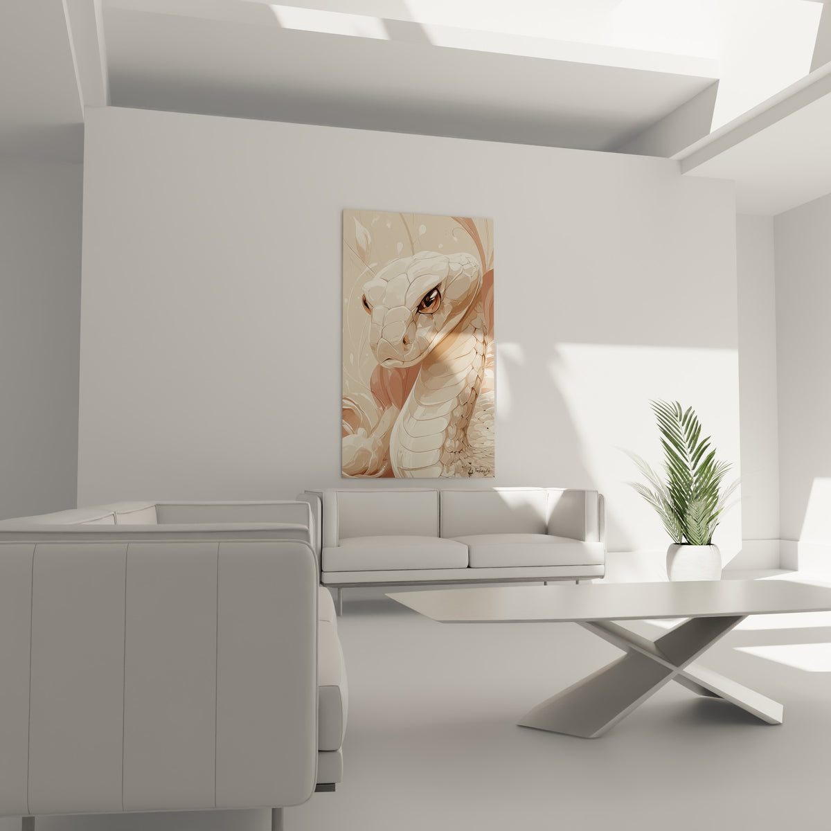 Reptile blanc nacré aux motifs floraux terracotta, suspendu au-dessus d'un canapé dans un salon lumineux