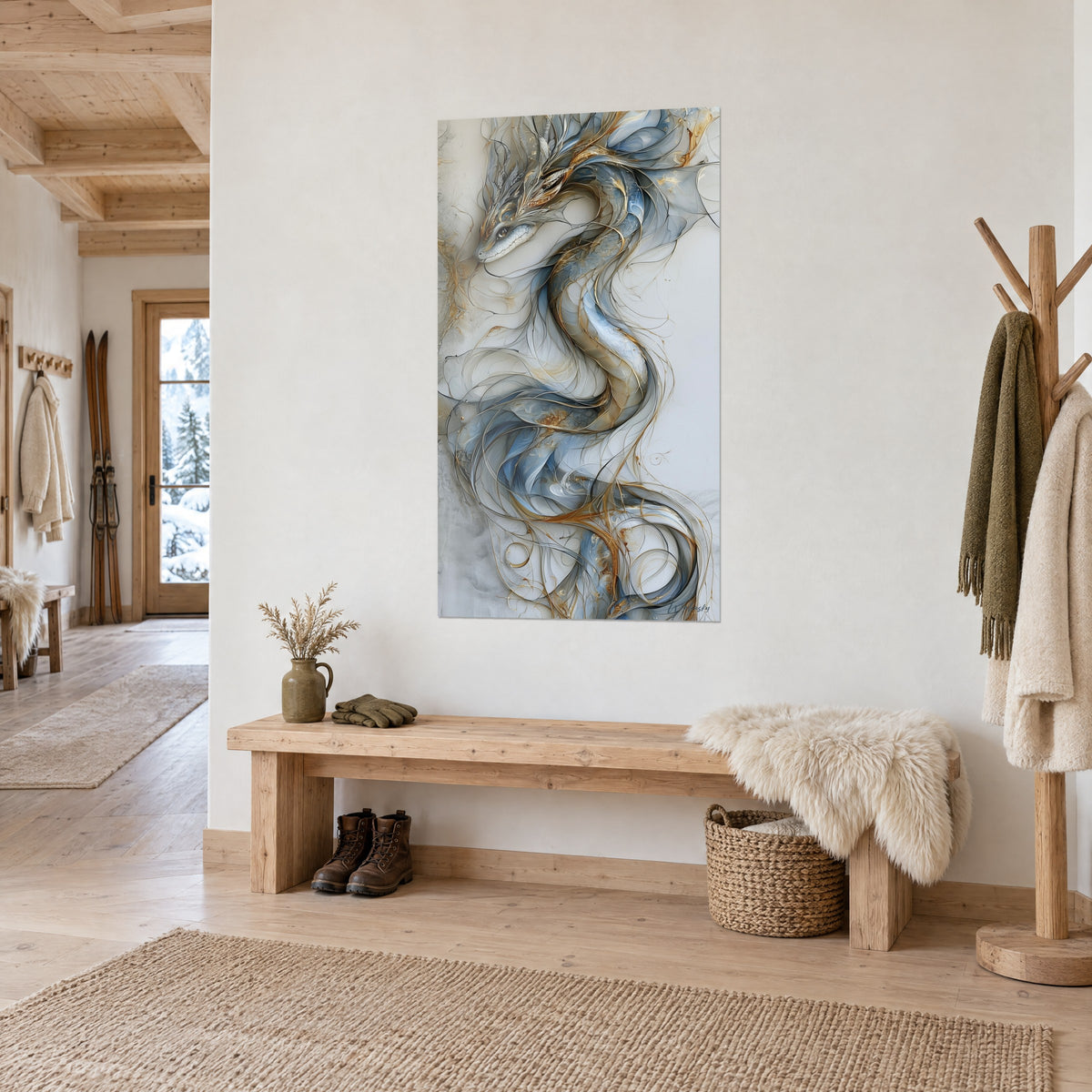 Tableau dragon d'eau aux volutes bleu ardoise et fils d'or, accroché sur un mur crème au-dessus d'un banc en bois