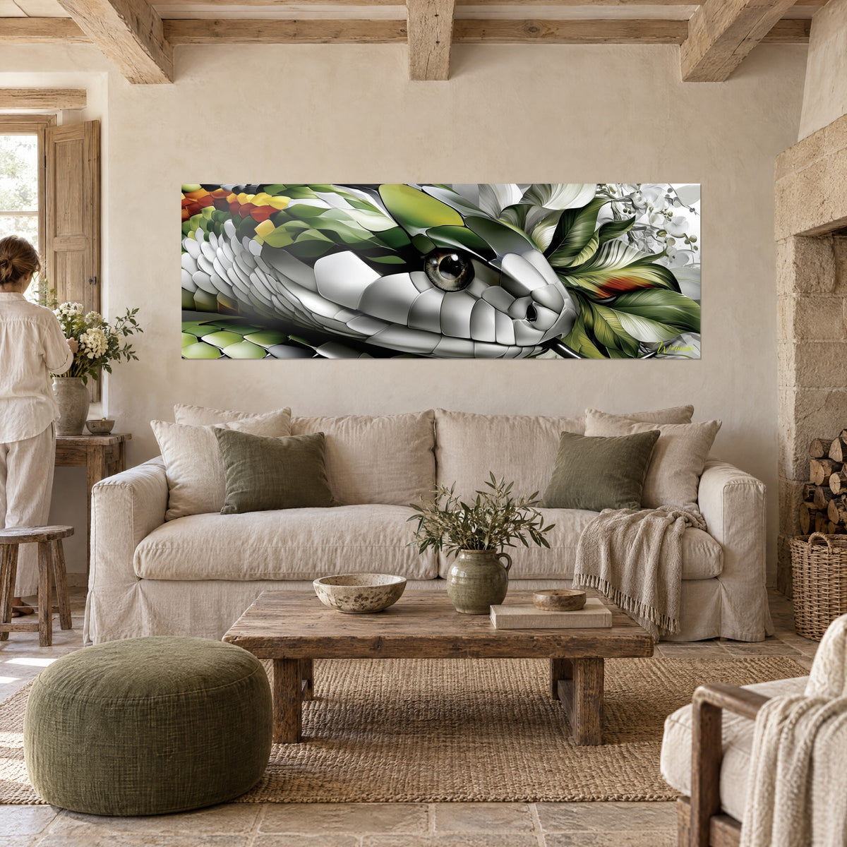 Schilderij slang met olijfgroene schubben en parelmoerwitte buik, amberkleurig oog, tropisch gebladerte, boven een bank in een lichte woonkamer
