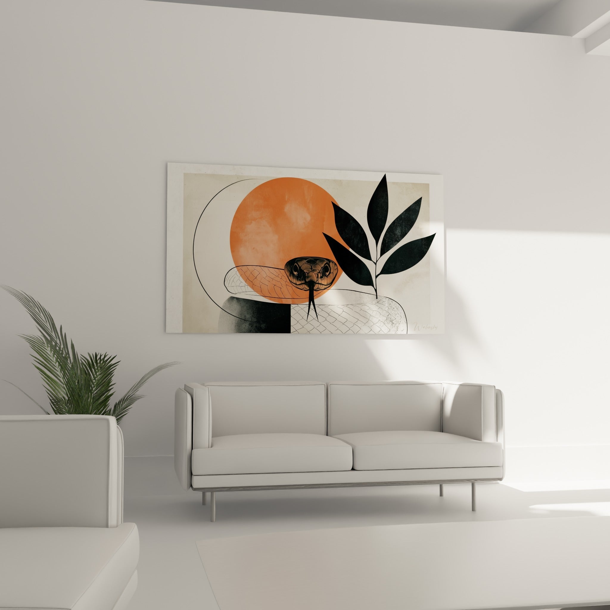 Tête de serpent brun cerclée d'orange terracotta, au-dessus d'un canapé dans un salon lumineux