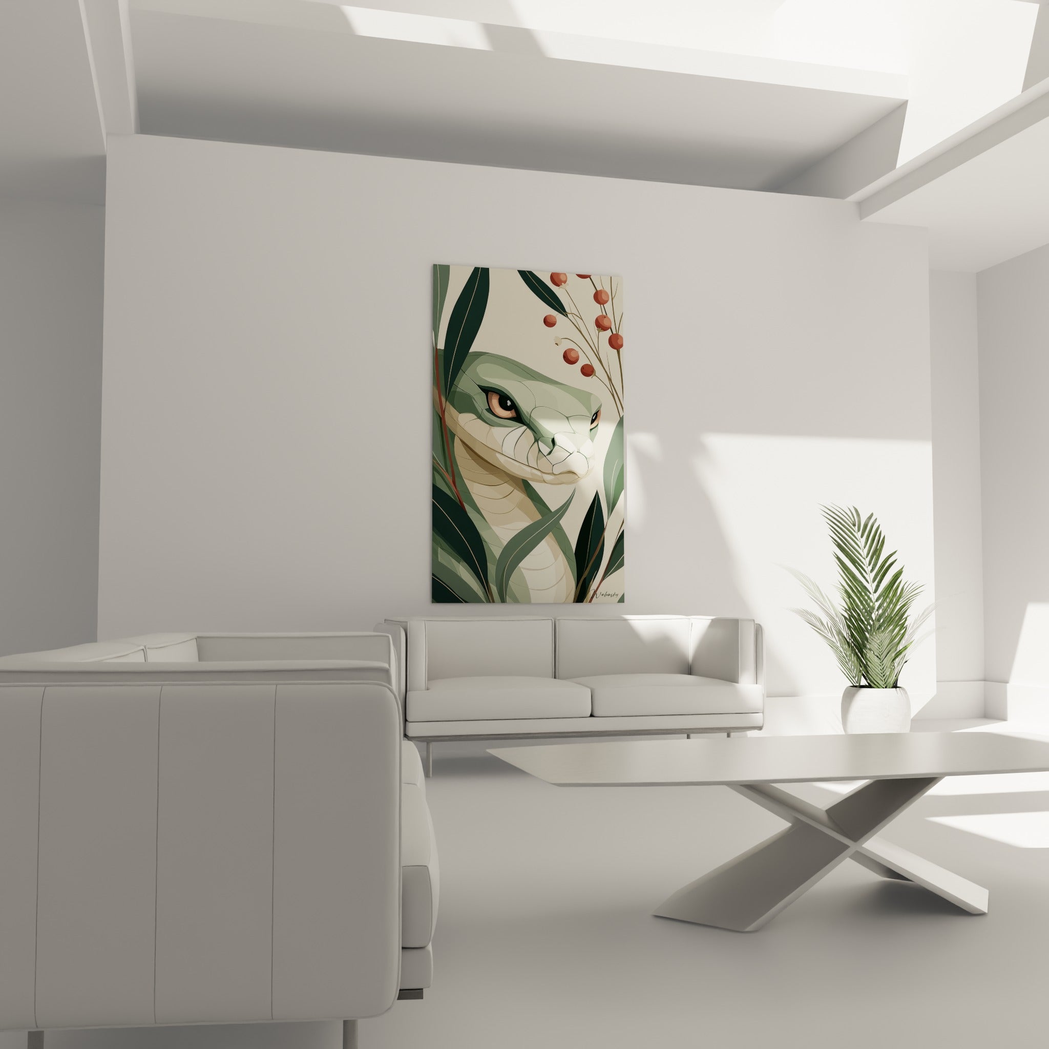 Œil ocre perçant d'un serpent vert et crème parmi les baies rouges, au-dessus d'un canapé dans un salon lumineux
