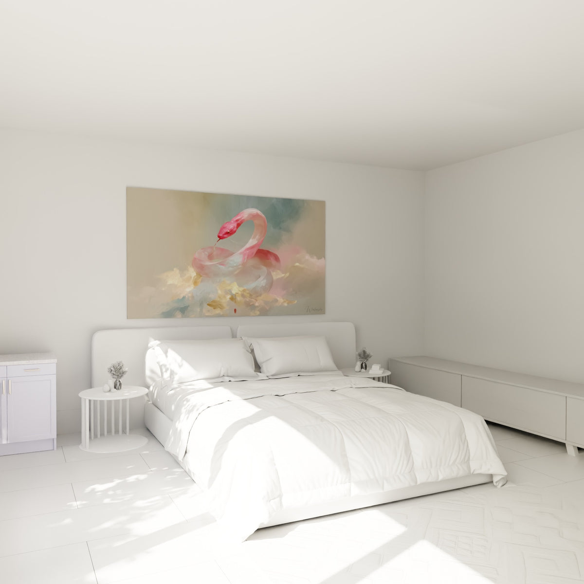 Reptile rose poudré à la langue rouge, enroulé avec grâce, au-dessus d'un lit dans une chambre claire