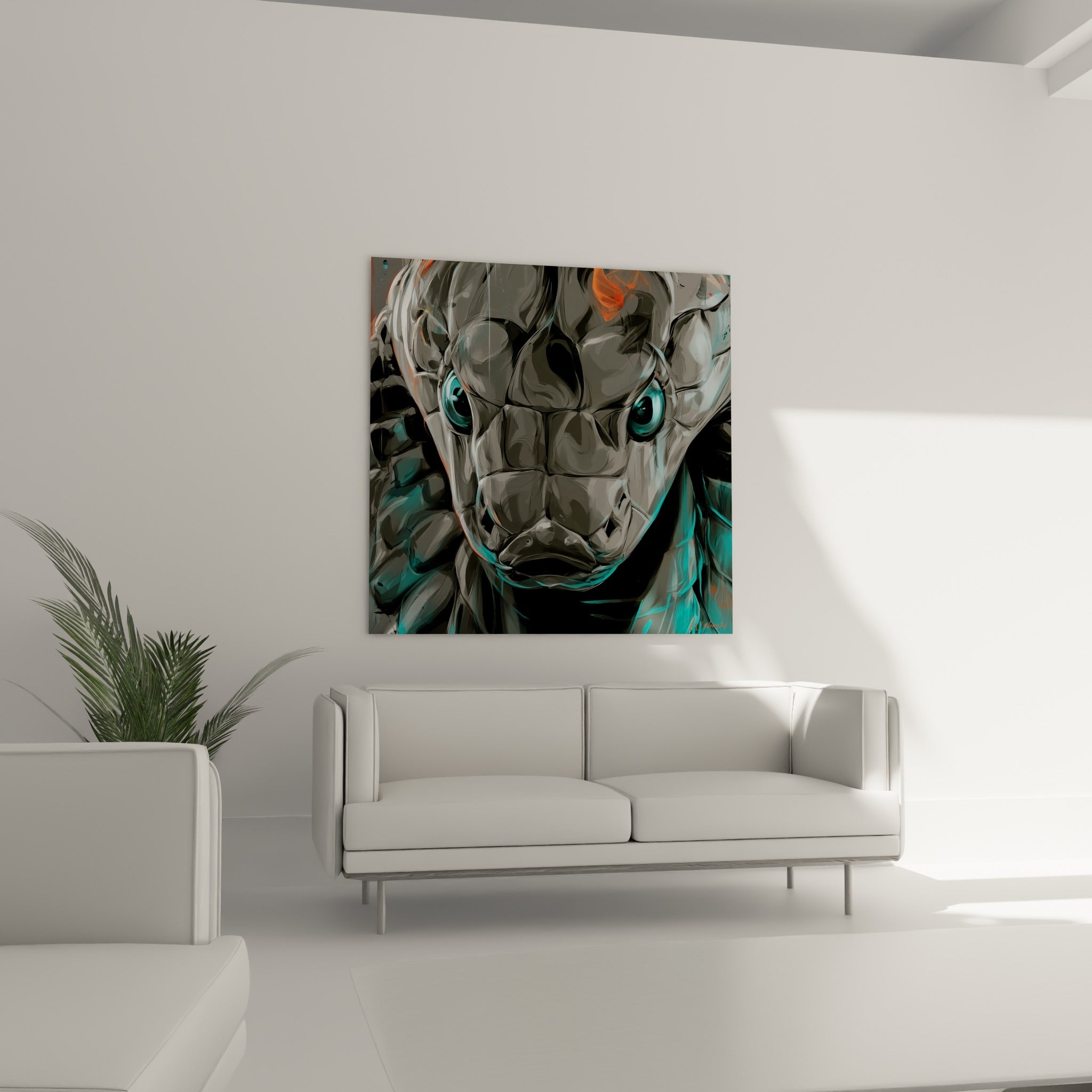 Œil turquoise lumineux du serpent gris sur fond noir profond, au-dessus d'un canapé dans un salon lumineux