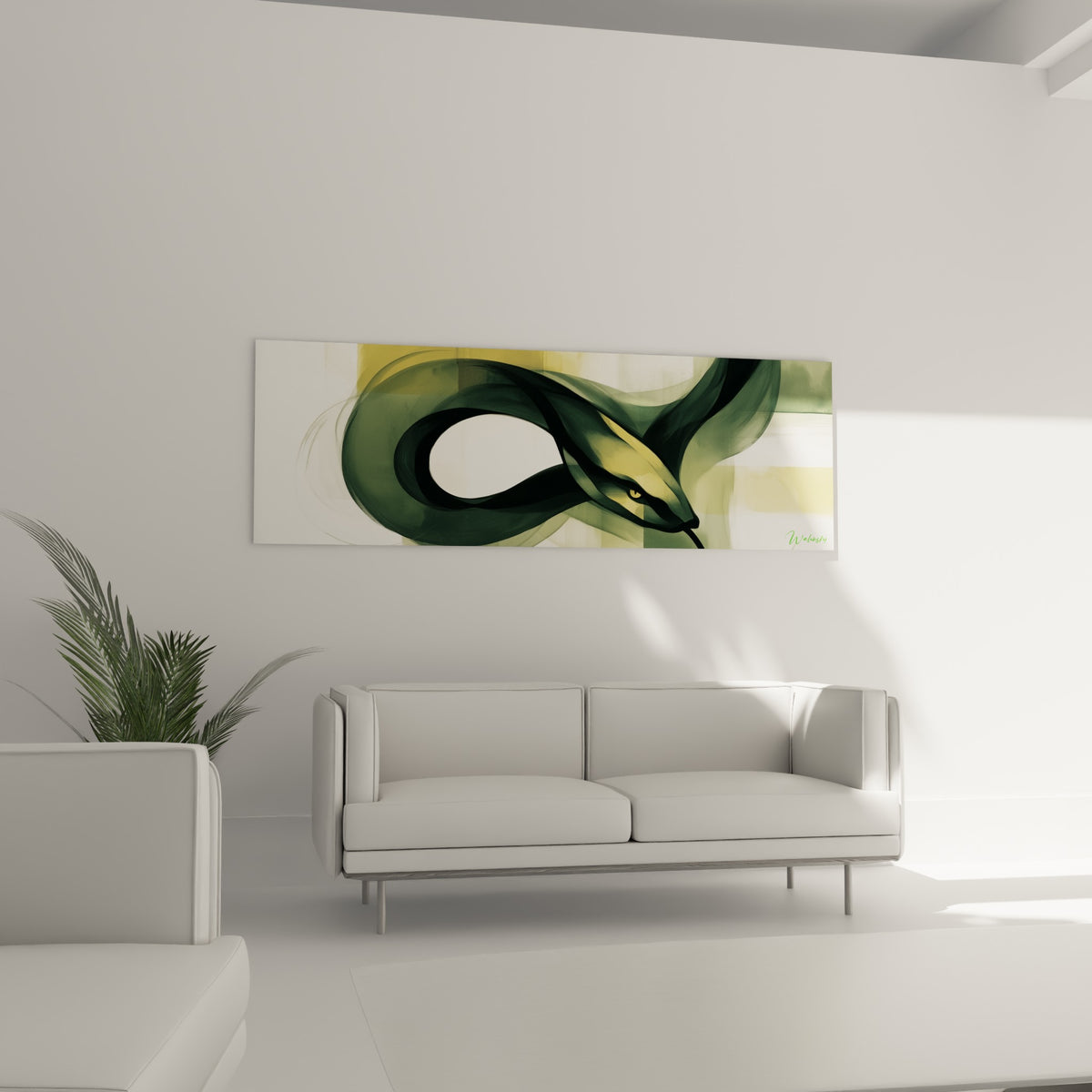 Silhouette de serpent vert sombre et jaune ocre accrochée au-dessus d'un canapé dans un salon lumineux