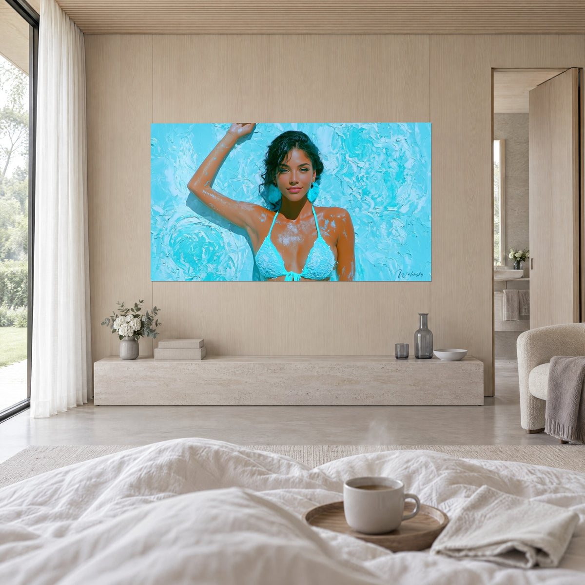 Tableau égérie solaire au bikini turquoise dentelé, éclats de poudre blanche sur la peau dorée, fond azur, au-dessus d'un lit dans une chambre claire