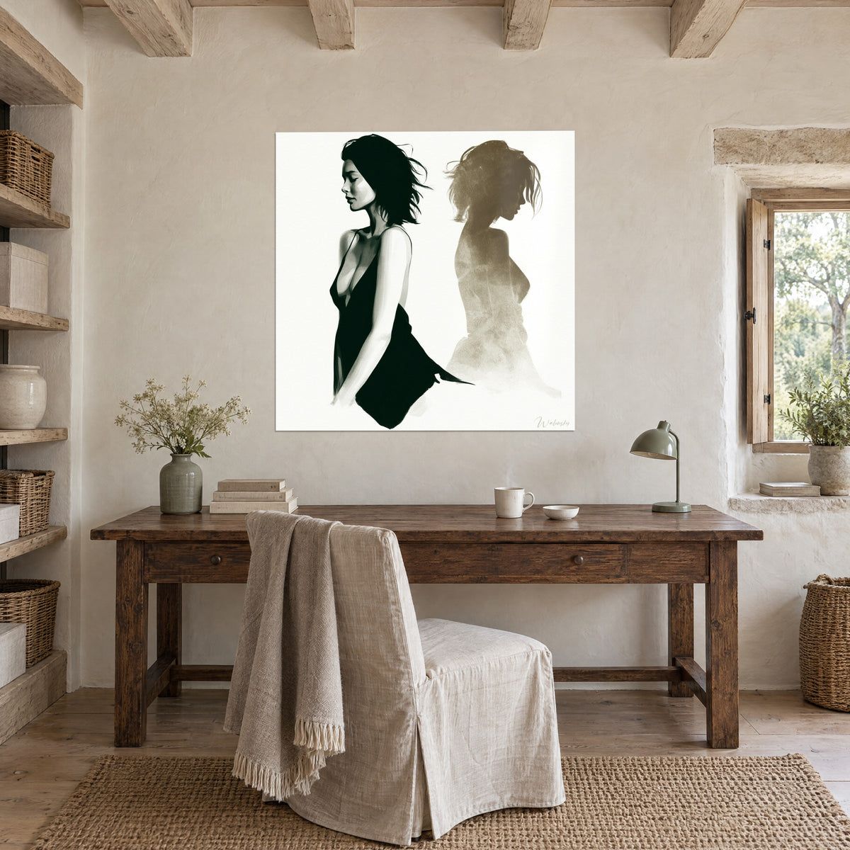 Tableau duo de profils féminins, l'un noir de jais, l'autre or fumé en lavis, fond ivoire, au-dessus d'un bureau en bois ancien