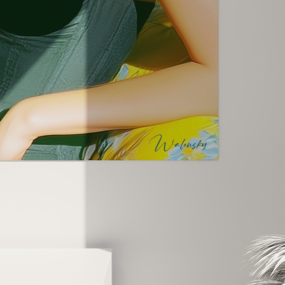Empâtements colorés jaune et bleu contrastant avec la peau dorée du portrait accroché