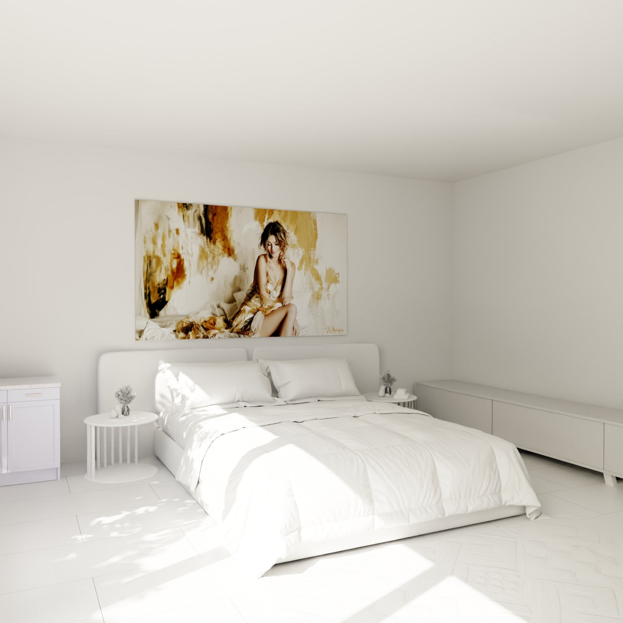 Silhouette alanguie en robe dorée et brune, accrochée au-dessus d'un lit dans une chambre claire