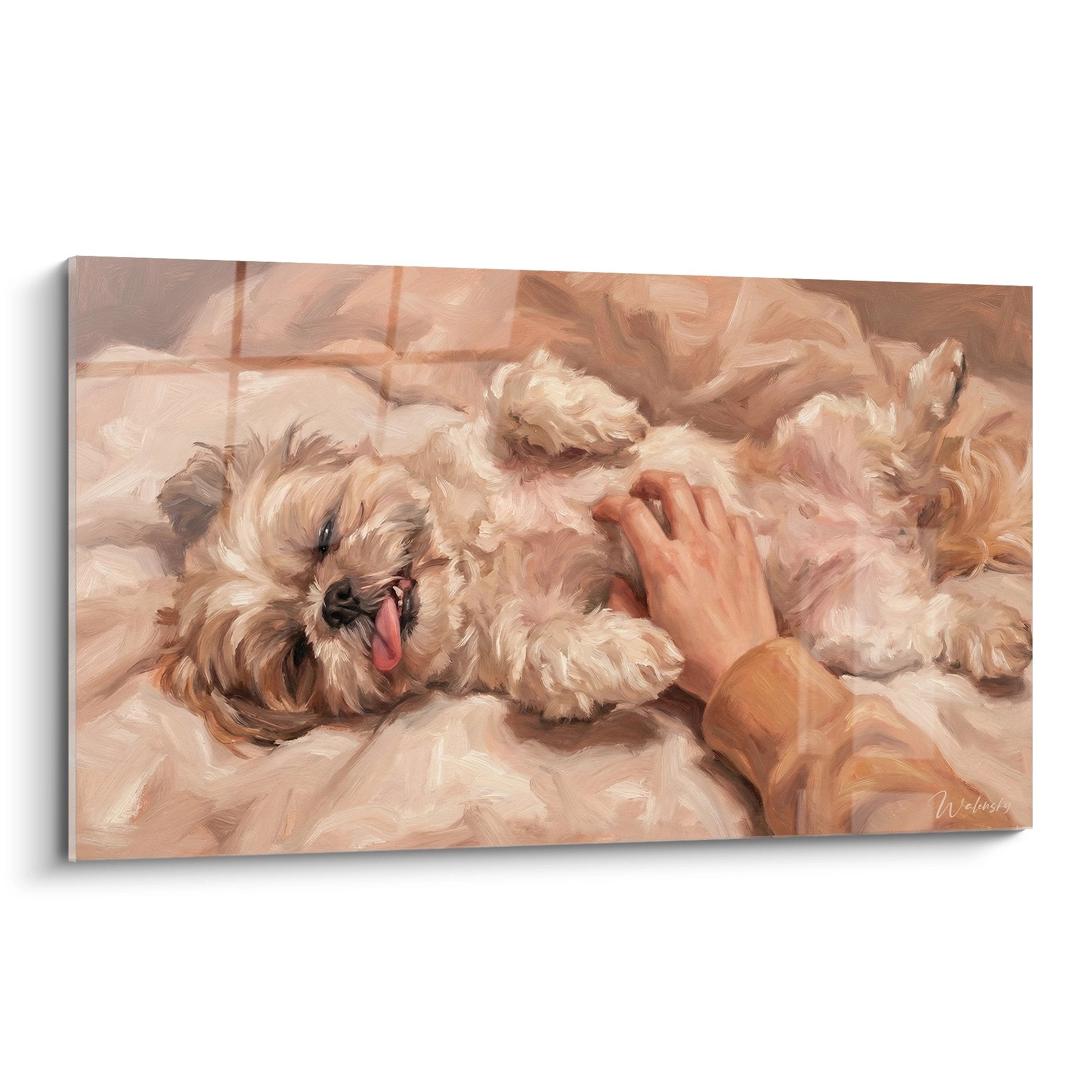 Quadro dipinto Shih Tzu bianco che dorme su letto beige accarezzato da mano umana toni rosa polvere