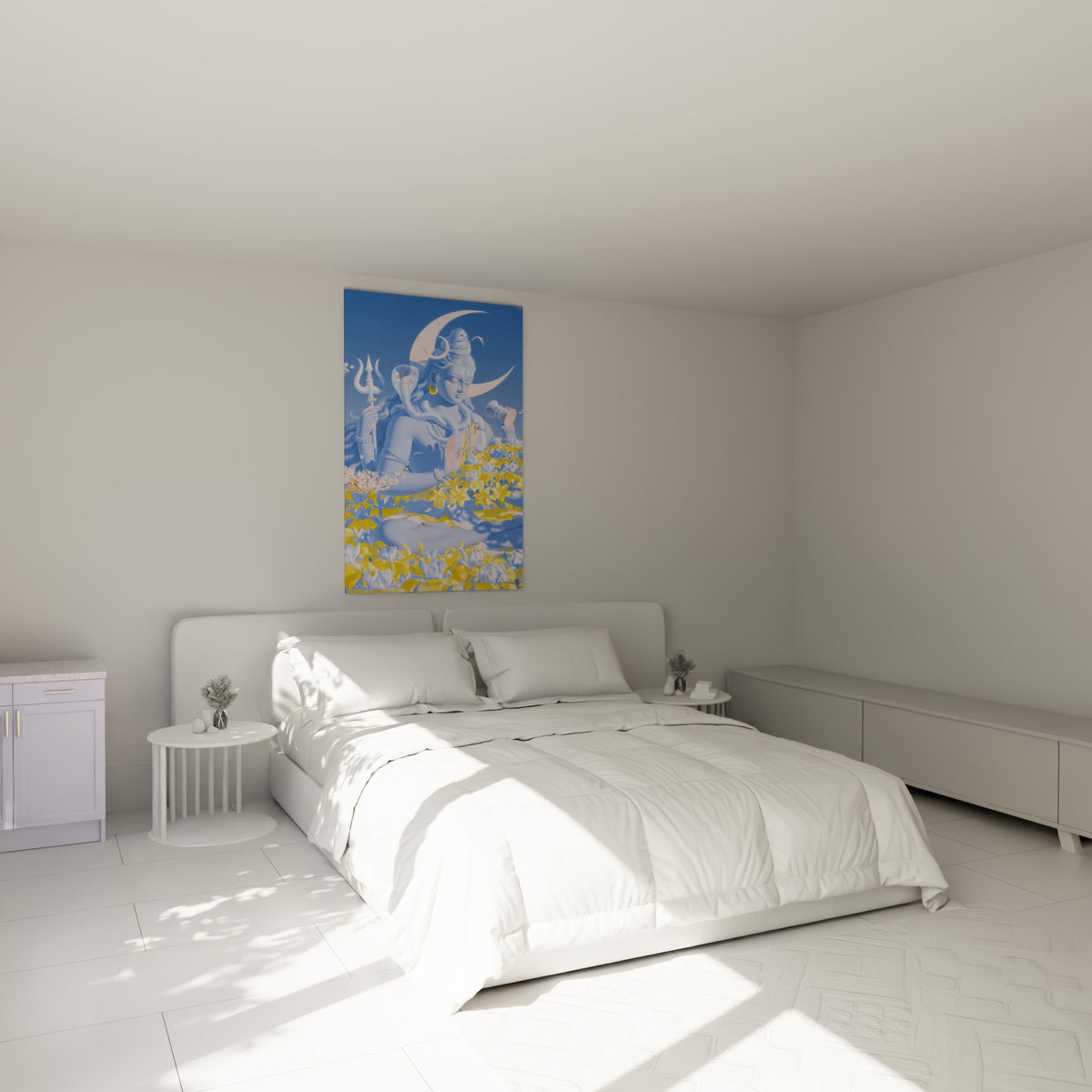 Divinité Shiva bleue et dorée en posture méditative, au-dessus d'un lit dans une chambre claire