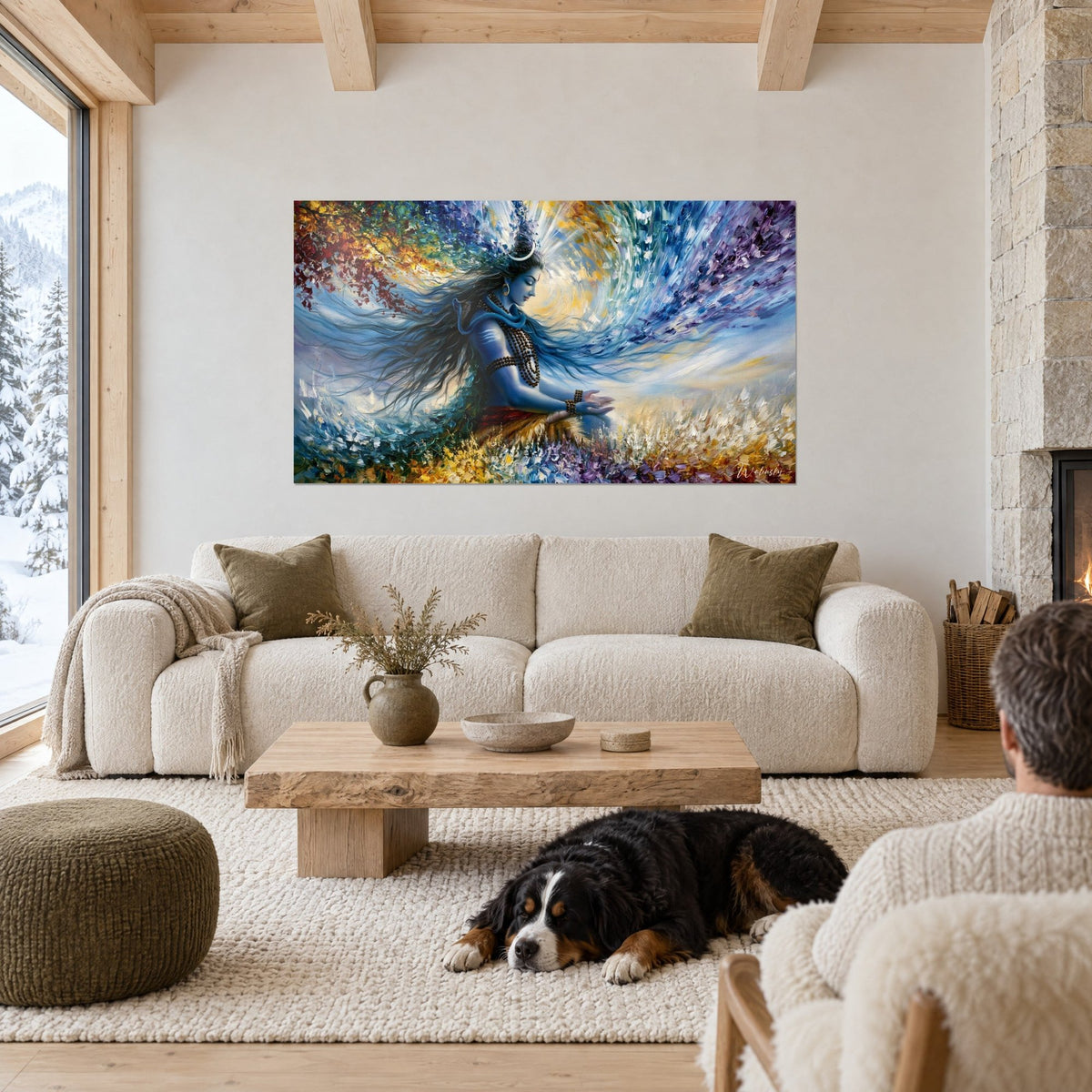Tableau divinité bleue aux cheveux tourbillonnants, bijoux de perles brunes et croissant blanc, au-dessus d'un canapé dans un salon lumineux