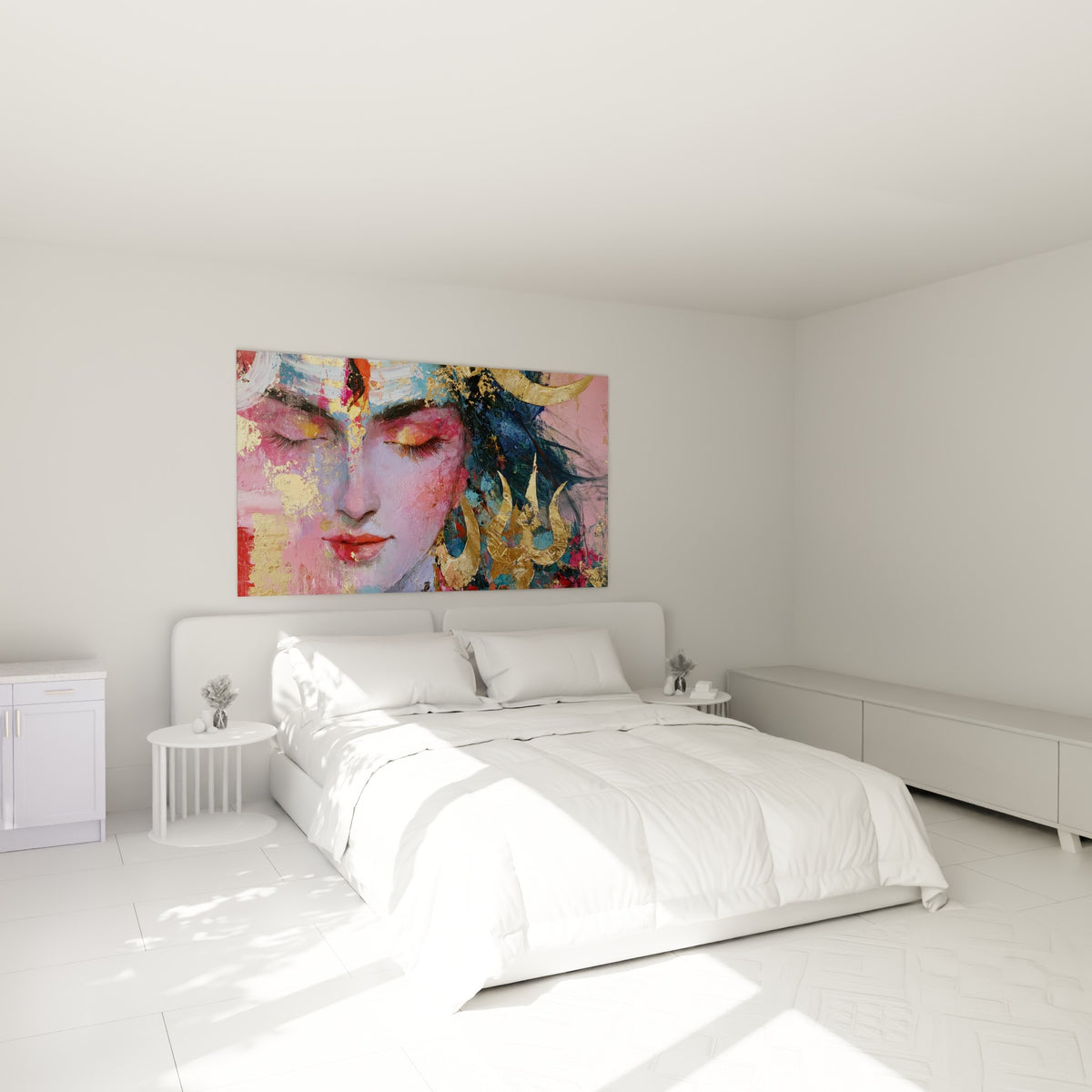 Shiva médite les yeux fermés, tons roses et dorés, au-dessus d'un lit dans une chambre claire
