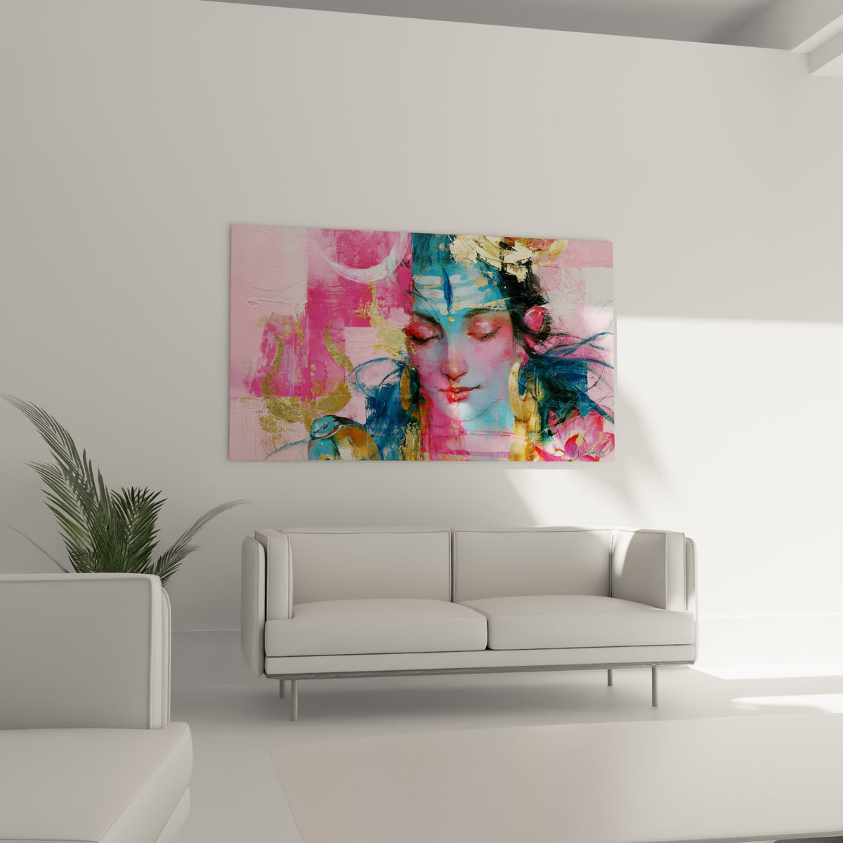 Portrait méditatif de Shiva en teintes roses et bleues, au-dessus d'un canapé dans un salon lumineux