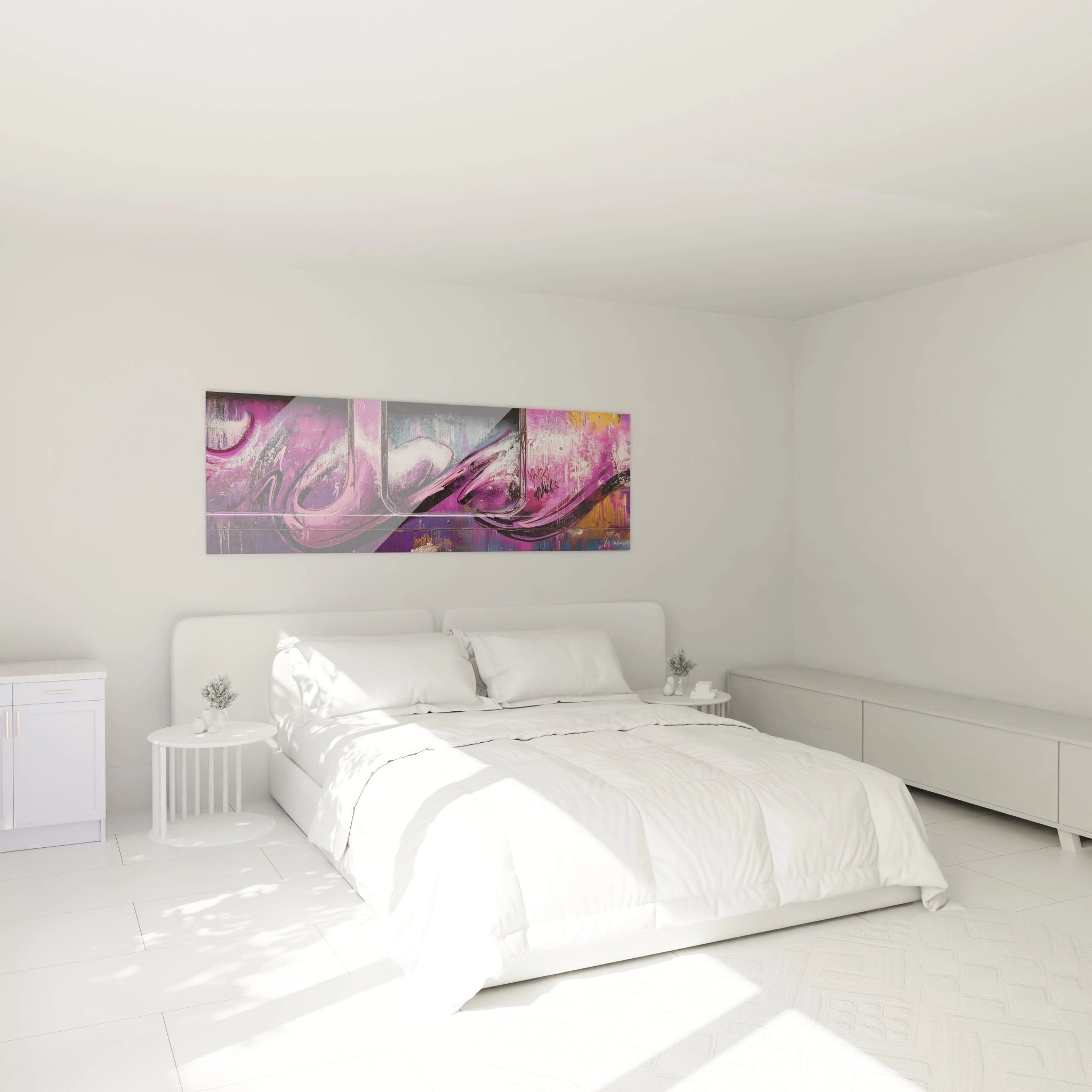 Un tableau graffiti urbain présentant des lignes sinueuses violettes entrelacées évoquant une signature stylisée, avec des éclaboussures roses et des reflets bleutés, sur un format panoramique aux textures multiples et dégradés atmosphériques.