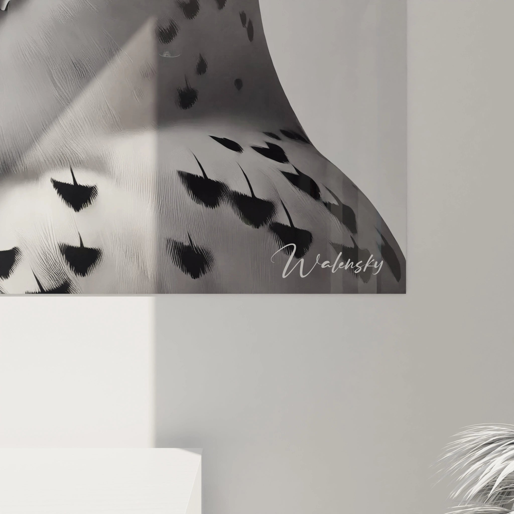 tableau chouette vue de pres montrant le detail des plumes et la texture du plumage blanc et noir. Ideal pour admirer la precision realiste et la beaute naturelle de l oiseau