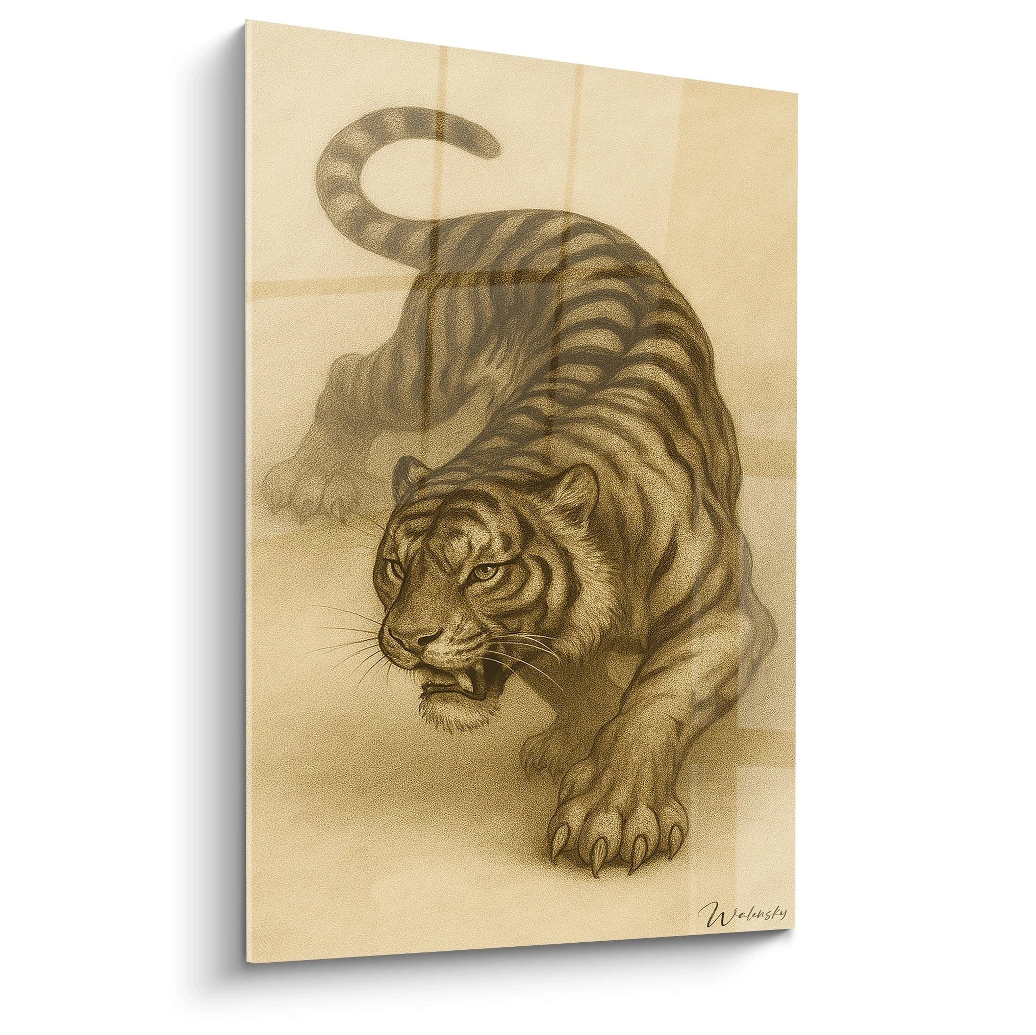 Un tableau tigre représentant un félin en position d'attaque, corps tendu vers l'avant, sur fond beige doré. Réalisé dans des tons sépia et ocre, avec un style proche de la peinture chinoise traditionnelle et des textures finement travaillées.