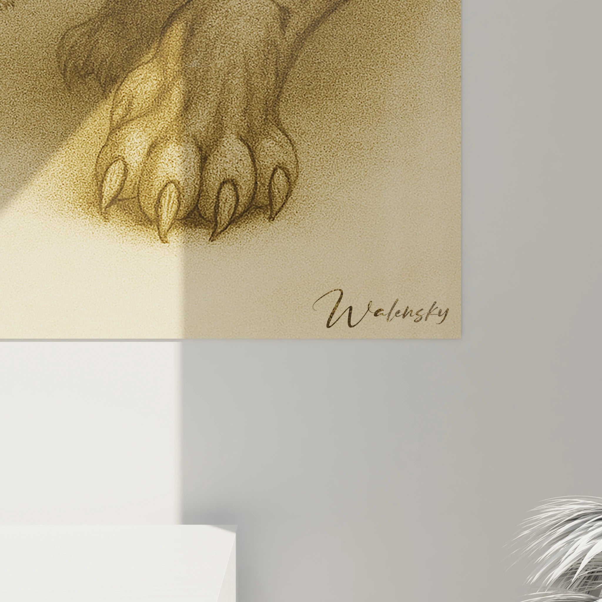 Un tableau tigre en style asiatique mettant en scène un félin majestueux aux griffes déployées. Les nuances se limitent aux beiges, bruns et ocres, créant une harmonie visuelle élégante. La texture granuleuse du fond contraste avec la précision des traits du visage et du corps.