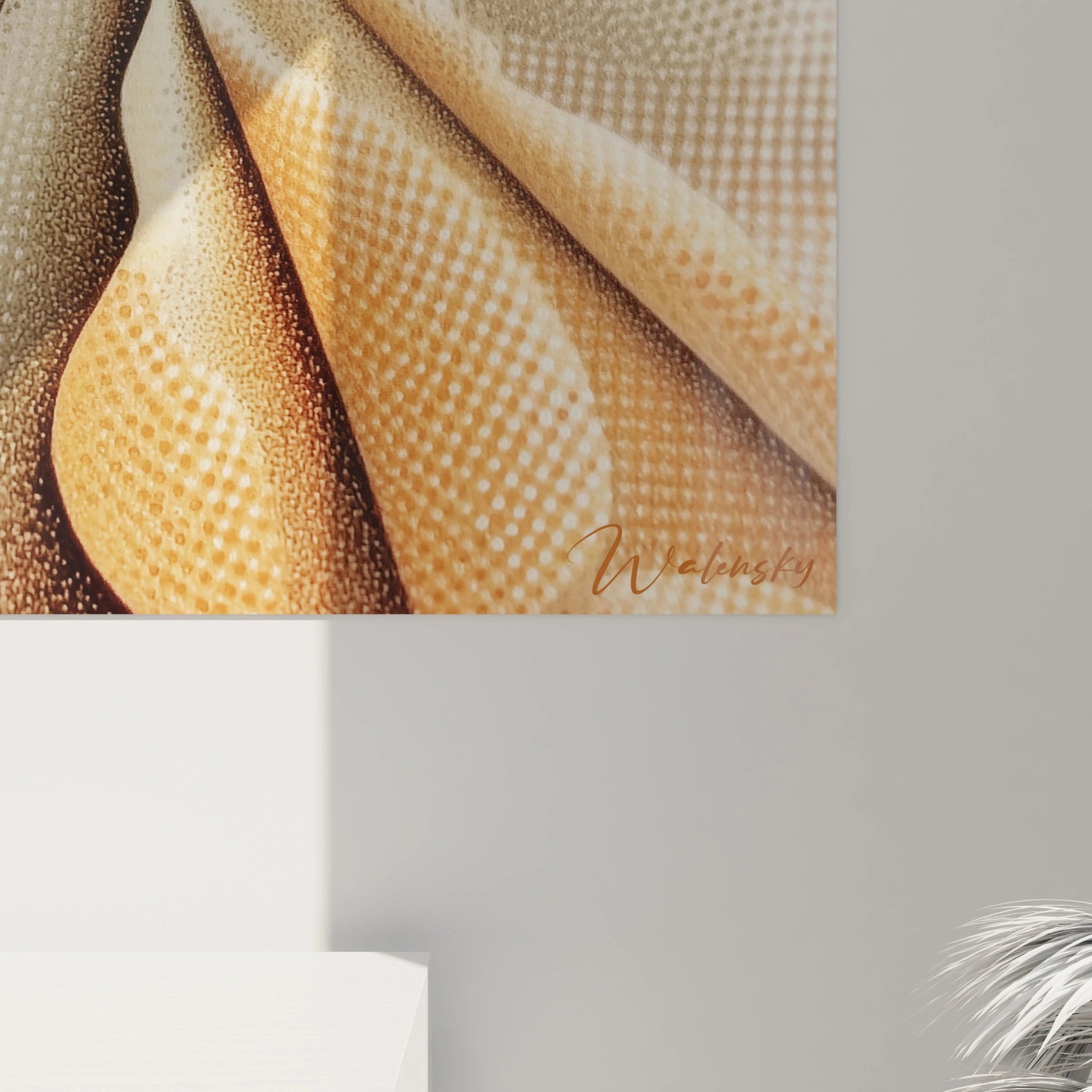 Tableau mural Walensky avec une silhouette dorée représentant la féminité, parfait pour la décoration intérieure