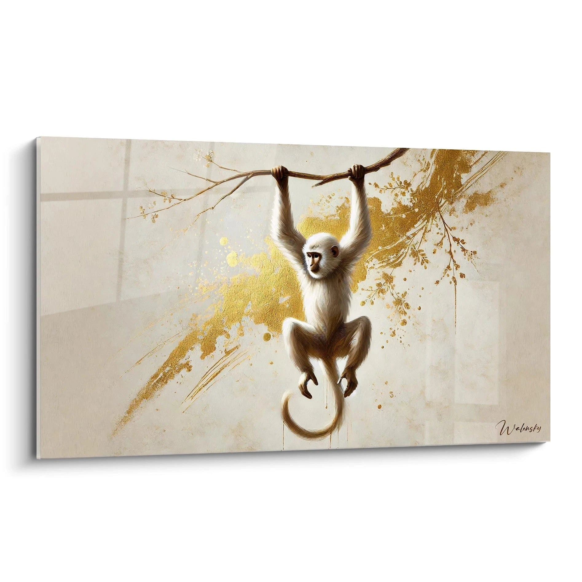 Ce tableau singe présente un singe captivant suspendu à une branche, capturant l’agilité et la légèreté de cet instant. Le fond beige avec des touches dorées rehausse l'élégance de l'œuvre.