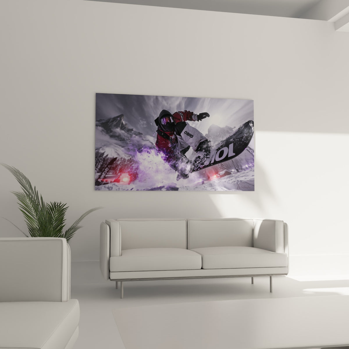 Planche noire et masque argenté du snowboardeur, neige blanche et éclats violets, au-dessus d'un canapé dans un salon lumineux